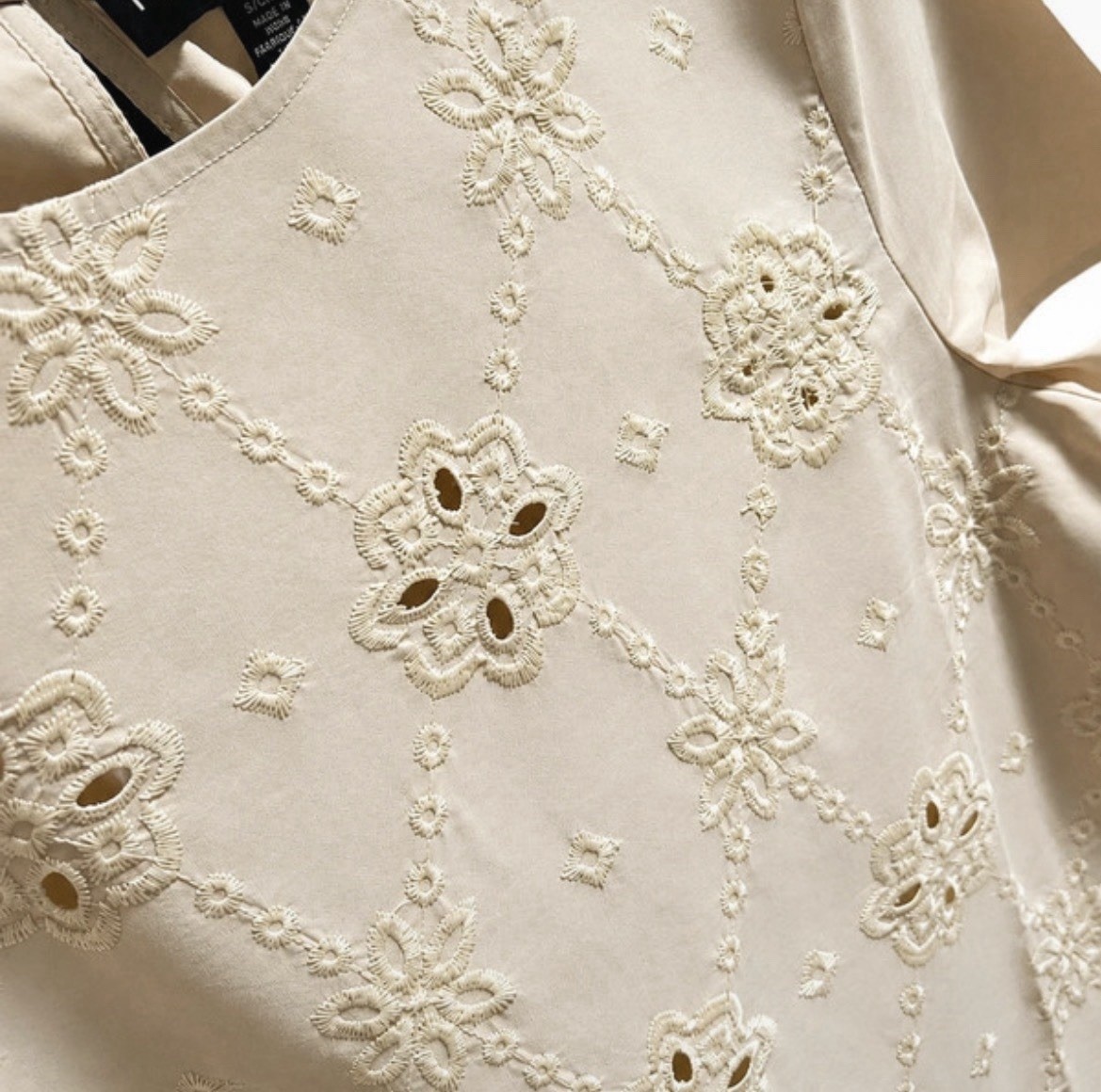 HALSTON Maternity M Beige Cotton Eyelet Floral Embroidered Blouse Zip