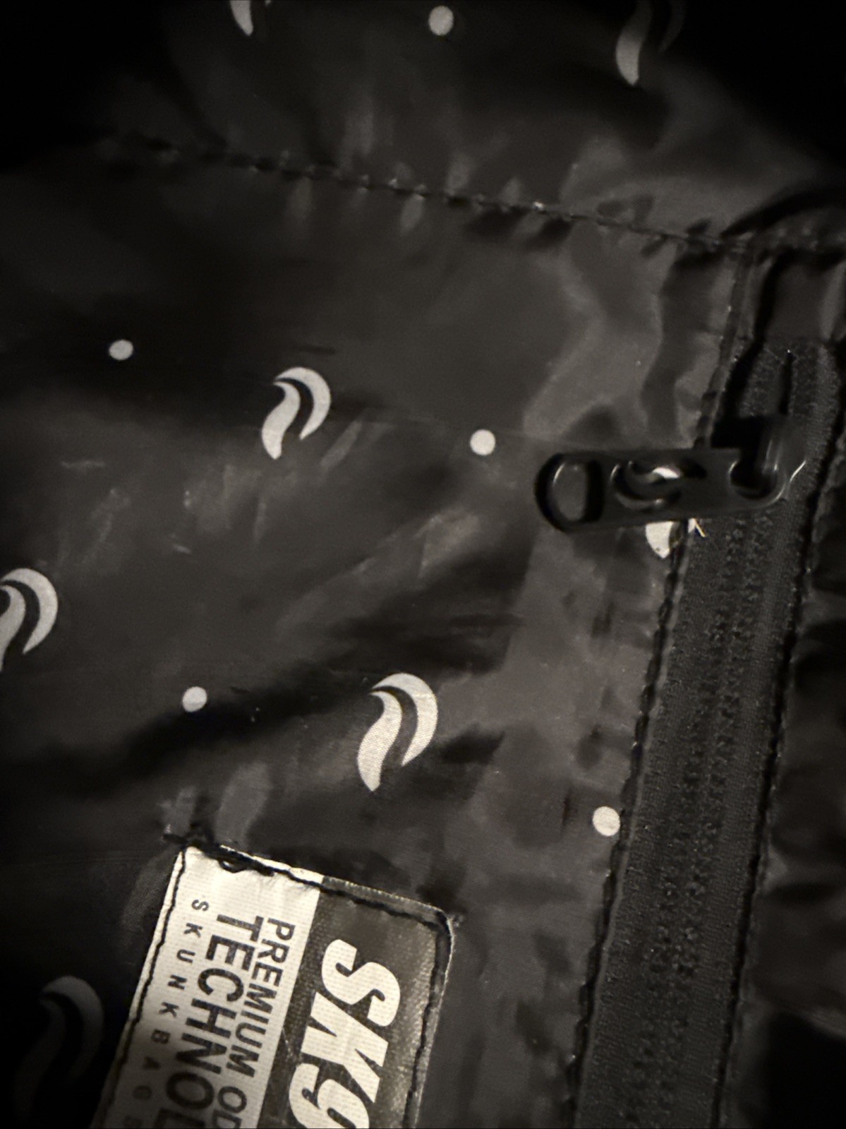 Skunk Sling M Smell Odor Weather Proof Stash Bag Carbon Lining