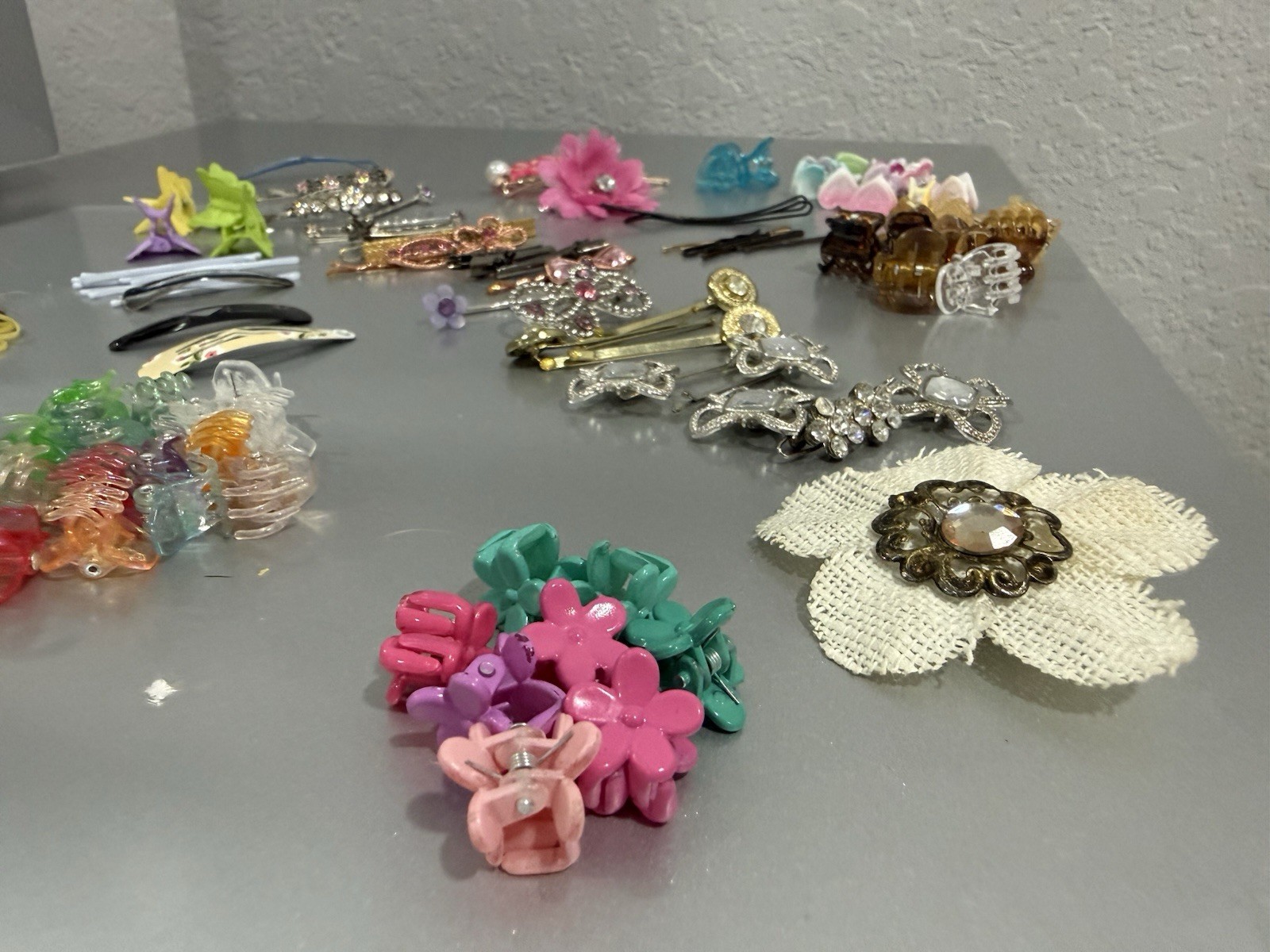 Mixed Hair Accessories Lot Clips Barrettes Claw Clips Bobby Pins Floral Decor