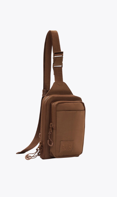BÉIS The Sport Sling’ in Maple | Brown Crossbody Athletic Gym Bag – New