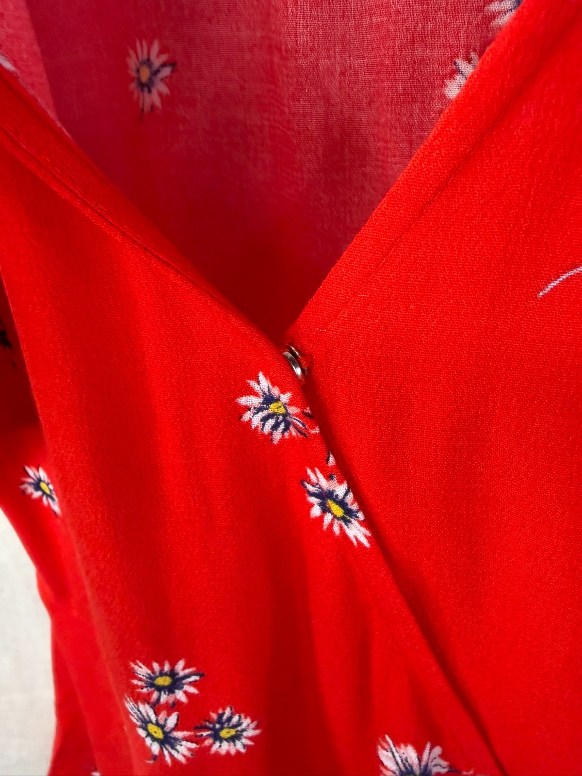 Elodie Nordstrom Red Daisy Floral Wrap Top Blouse Short Flutter Sleeve Size Med