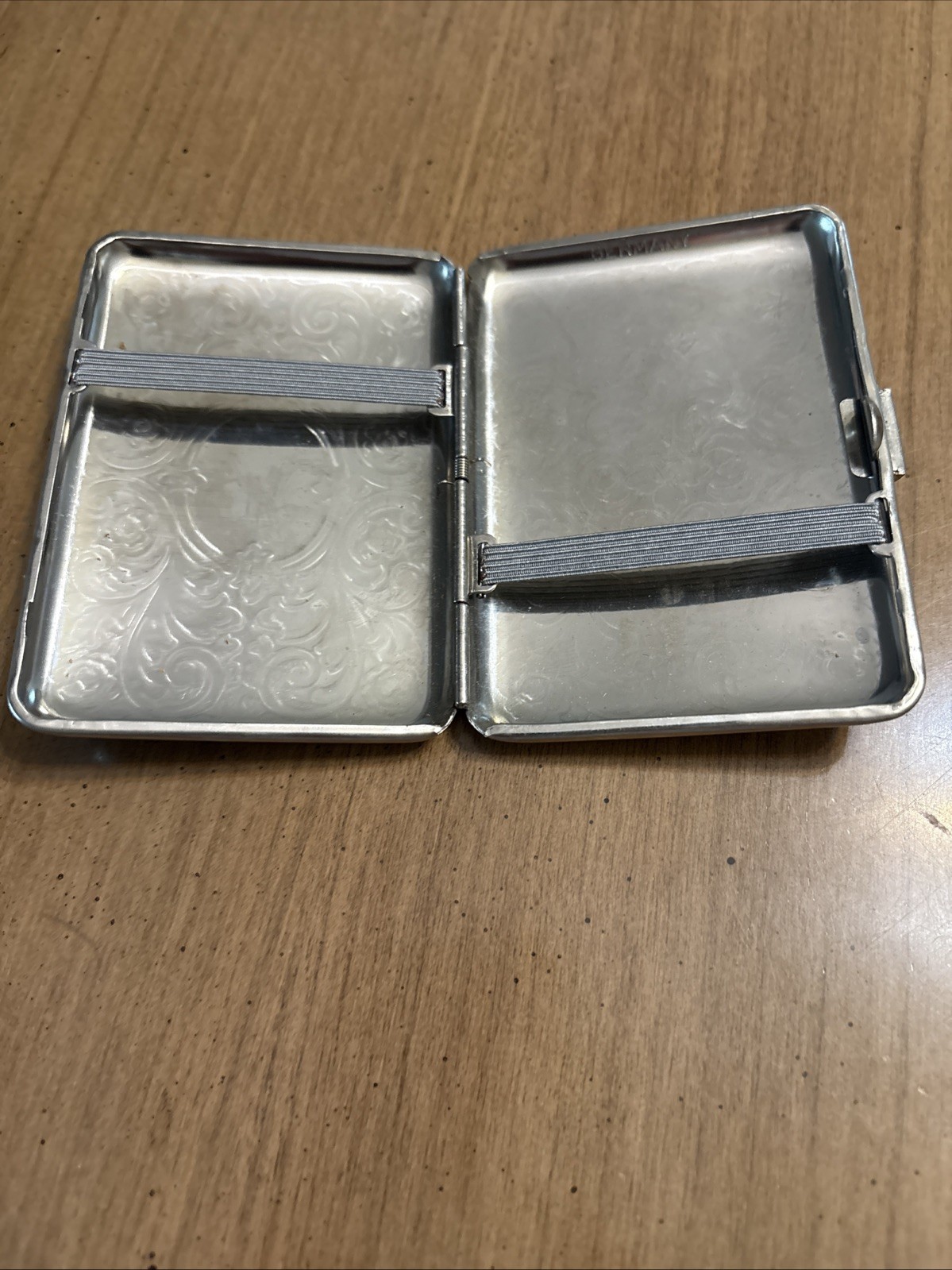 Silver Victorian Scroll 2-Band I.D. Case Business Credit Card Holder, Cigarettes
