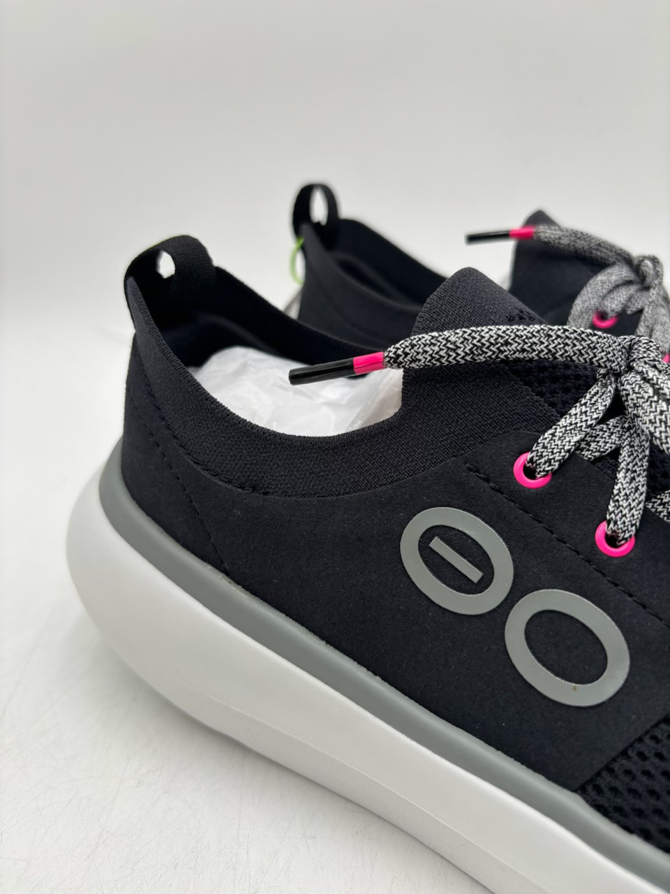 Oofos OOMY STRIDE Women’s NEW Casual Shoes White/Black Multiple Sizes
