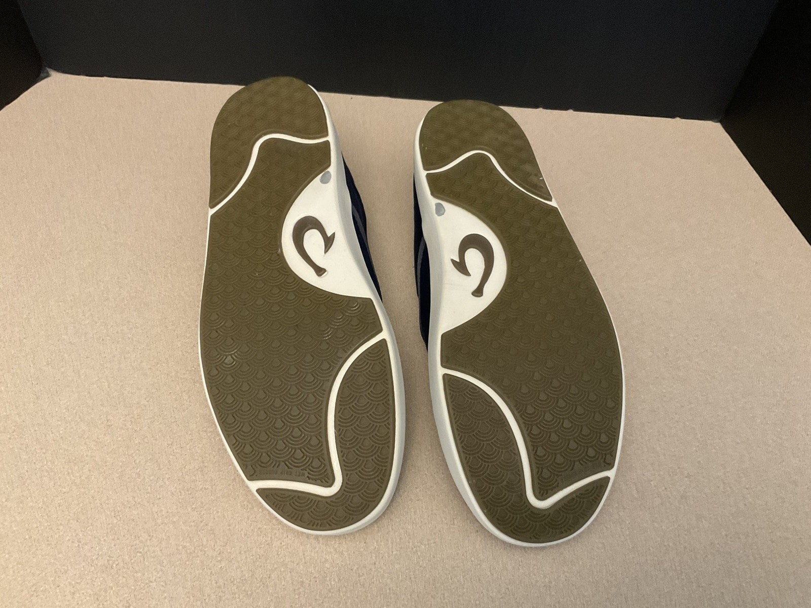 Mens OluKai Lae Ahi Navy Casual Comfort Slip On Shoes. Size 10. Great Condition!