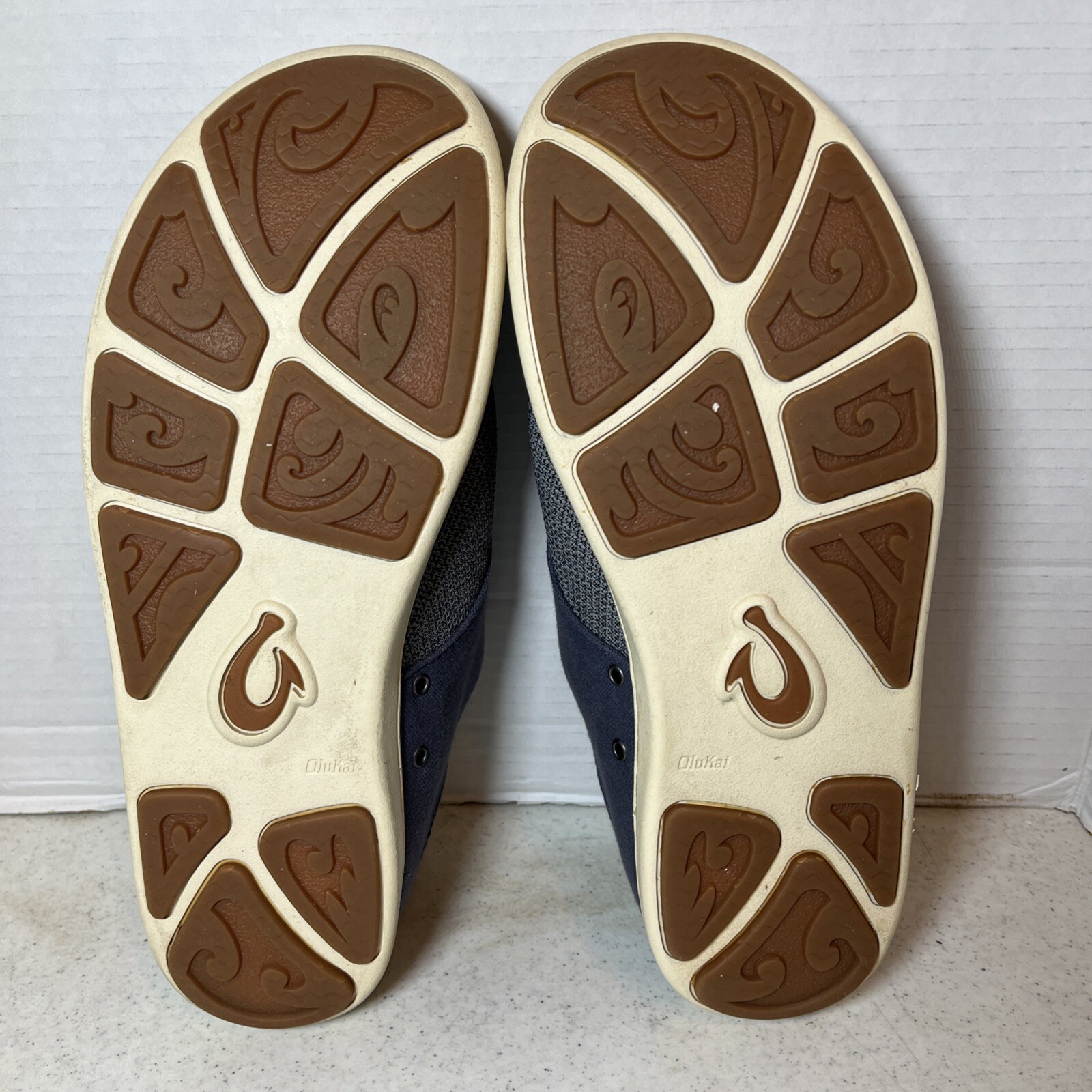 OluKai Nohea Moku Shoes Mens Size 9 Gray Canvas Sneakers