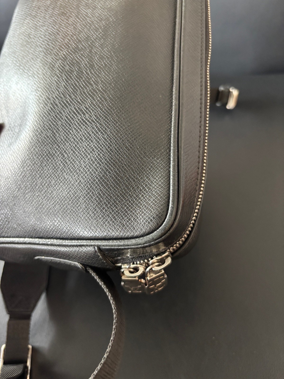Louis Vuitton Pre-Owned Authentic Messenger Bag Black Free Tracked Shipping