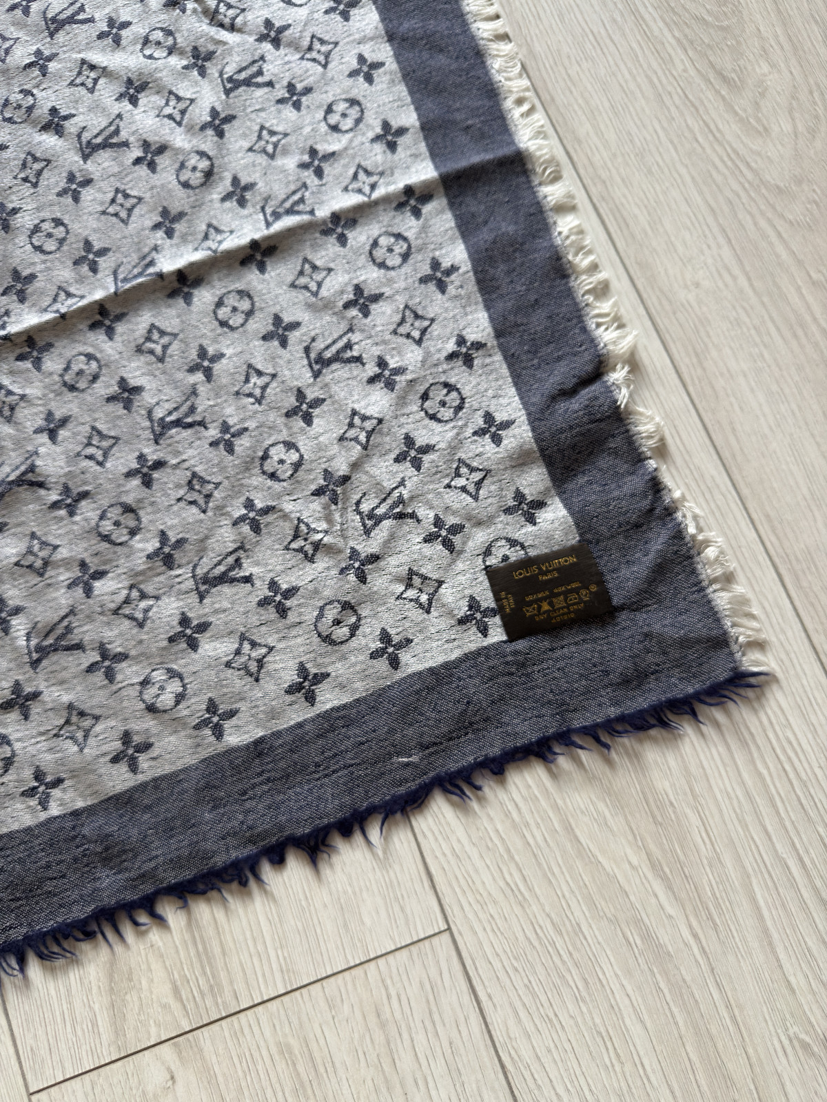 louis vuitton monogram shawl