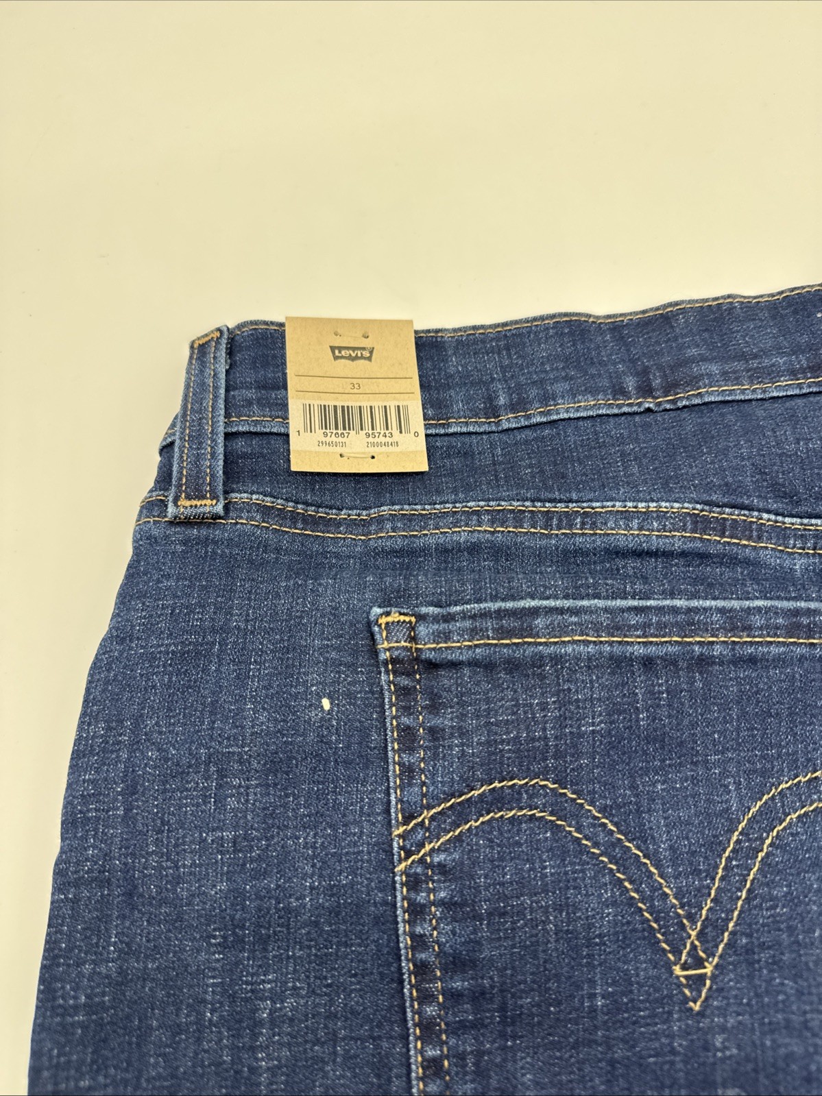 Levi’s Women’s Blue Mid Length Shorts Size 33, Slim Through The Hip Fast Ship