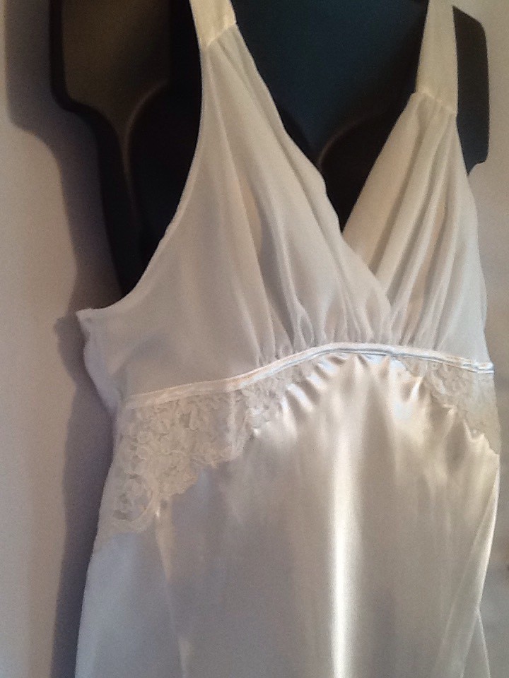 XL Jones Of NY Sexy Satin Chemise Ivory Bridal Holiday (fabric defects)