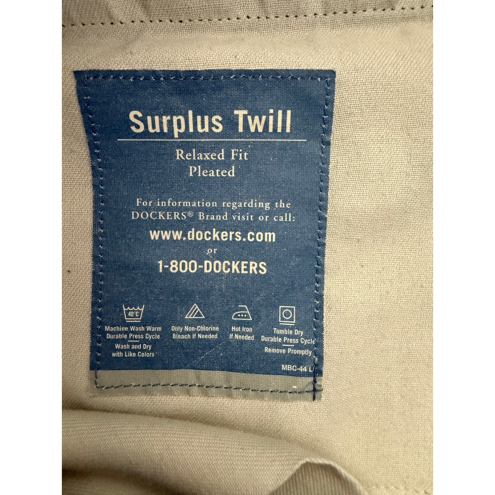Vintage 90s Dockers Surplus Relaxed Pleated Pants W42 L36
