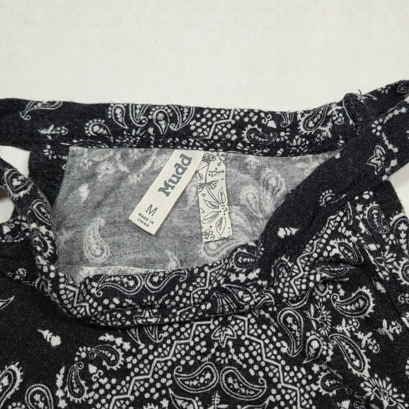 Mudd Paisley Print High Neck 2 Sleeveless Camisole Tops Red Black Size Medium