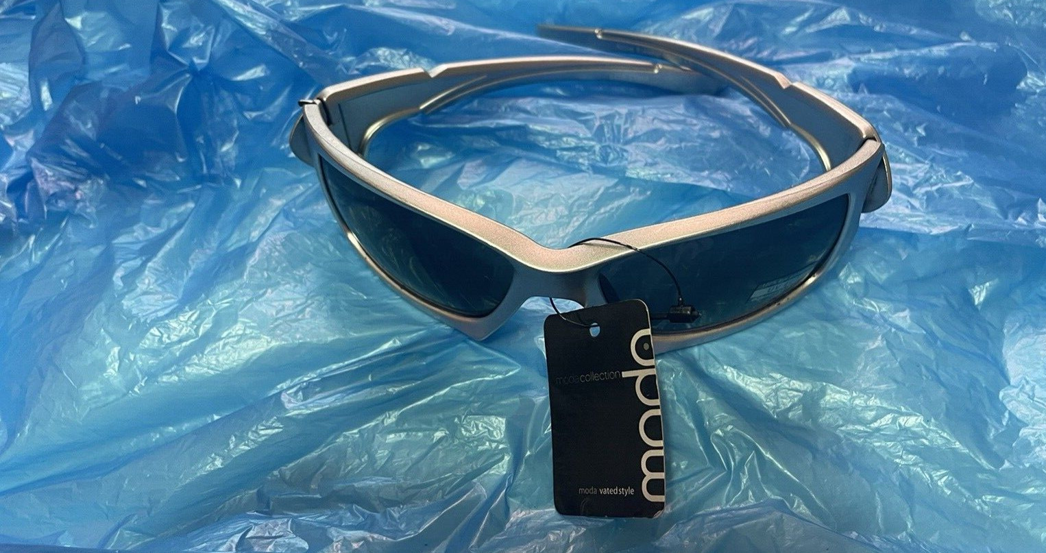 * SILVER SPORT SUNGLASSES*ONE SIZE* UV 400*100% UV PROTECTION SHADES & CASE*
