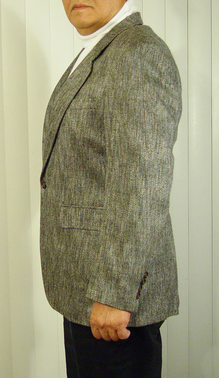 L’UOMO wool Sz 40 jacket, gray w/gold and blue accents,good condition, $13.95 NR