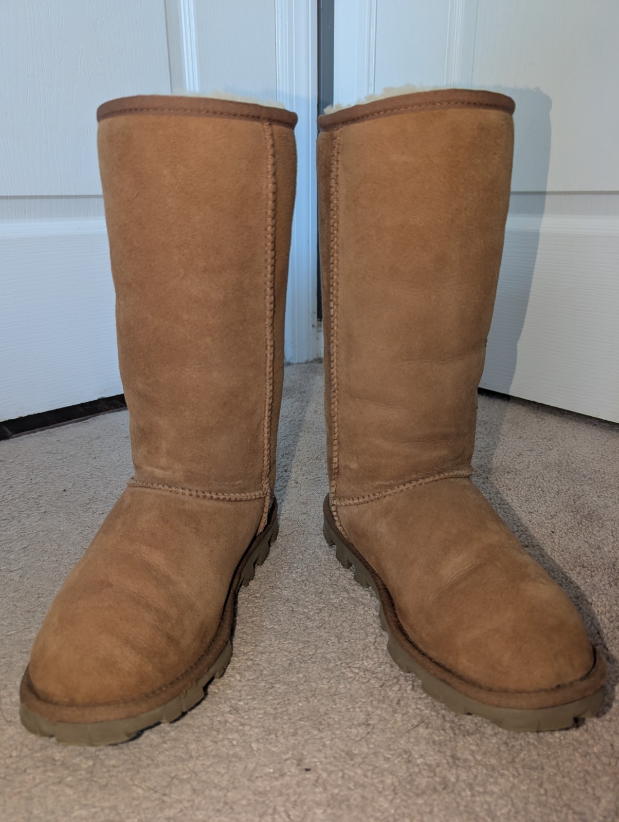 UGG Classic Tall 5845 Chestnut Suede Sheepskin Boots Women’s Size 7