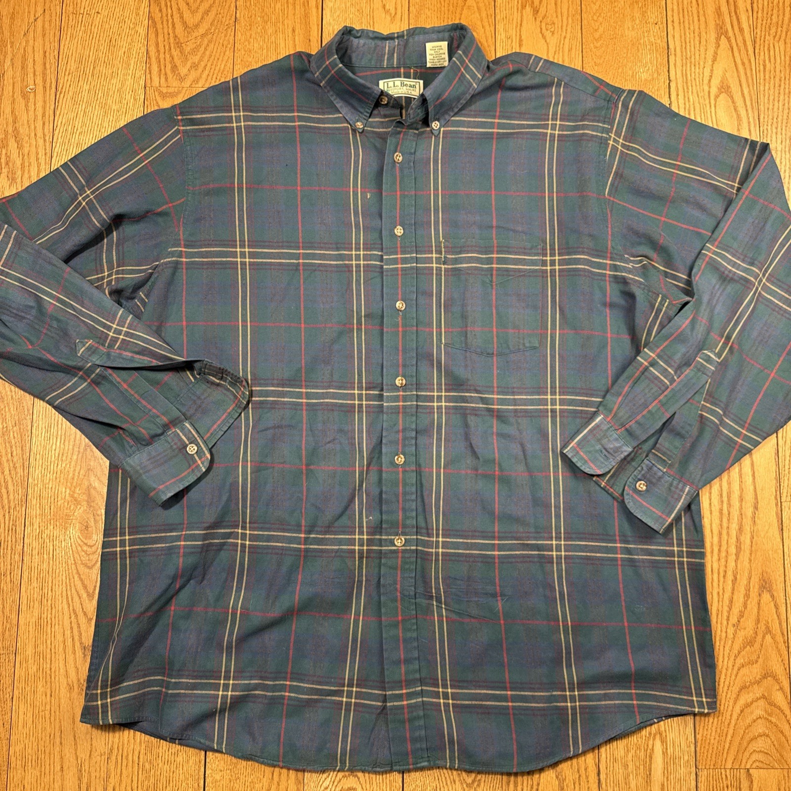 LL Bean Mens XL Plaid Button Down Shirt Green Burgundy Made in USA Vintage G200