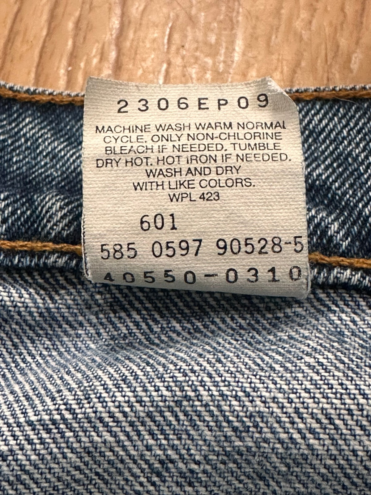 ’90s Vintage Levis 550 Relaxed Fit Orange Tab Made in USA 31×32