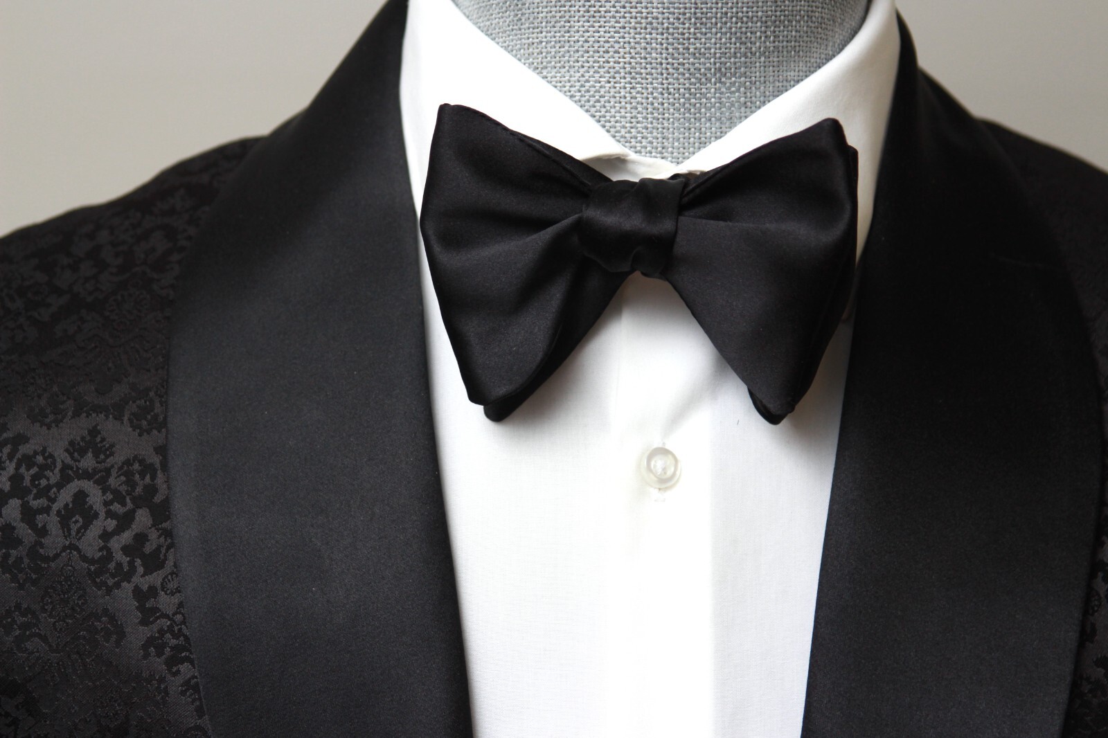 Men’s Pre-tied Bow tie 100%Silk Charmeuse Black Bow tie Small Compact Butterfly