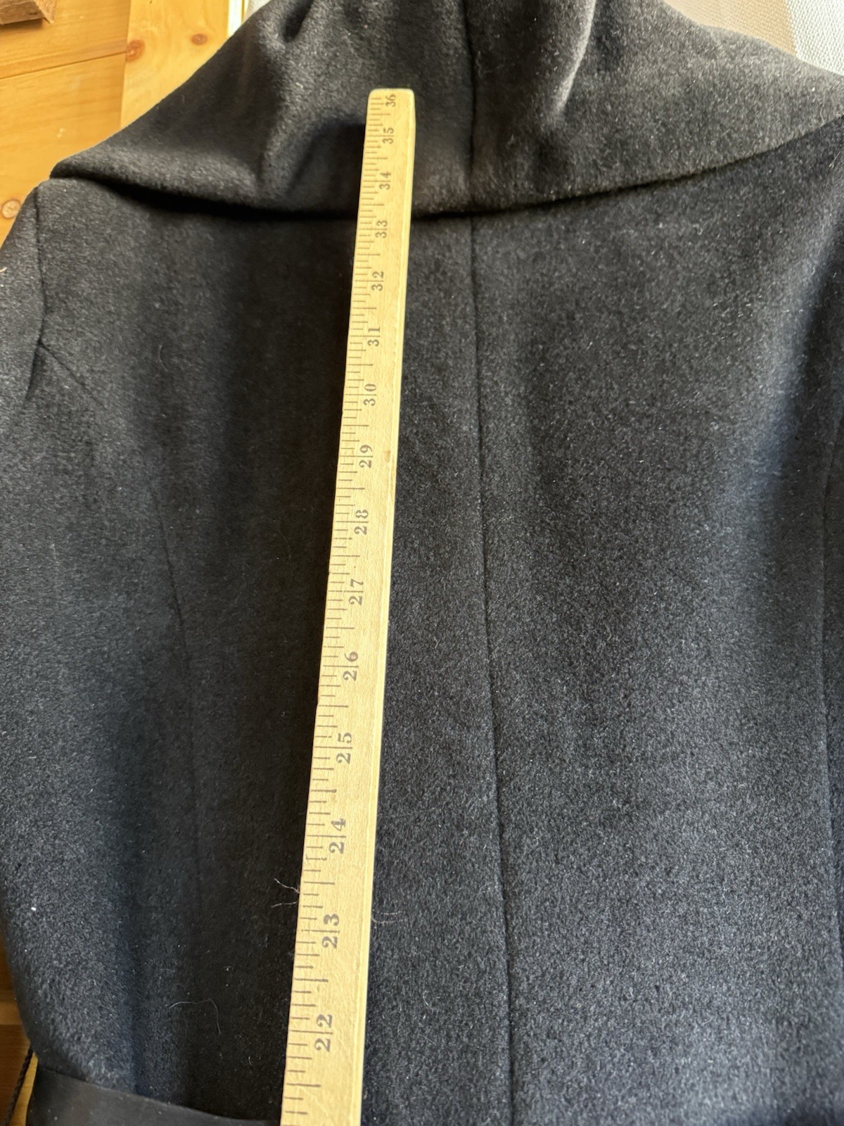 WHITE HOUSE BLACK MARKET ROSE BISQUE 48% Wool, 28% Angora Black Coat SZ S