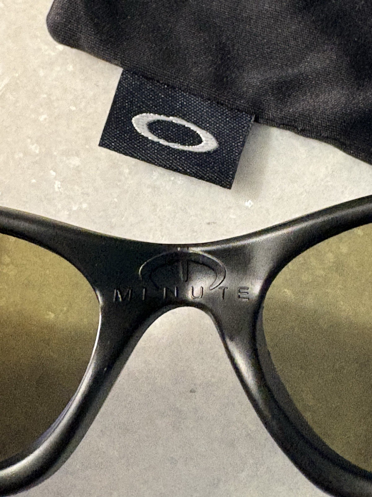 Oakley Minute 1.0 Men’s wrap Sunglasses Black Frame Blue PRIZM Lenses