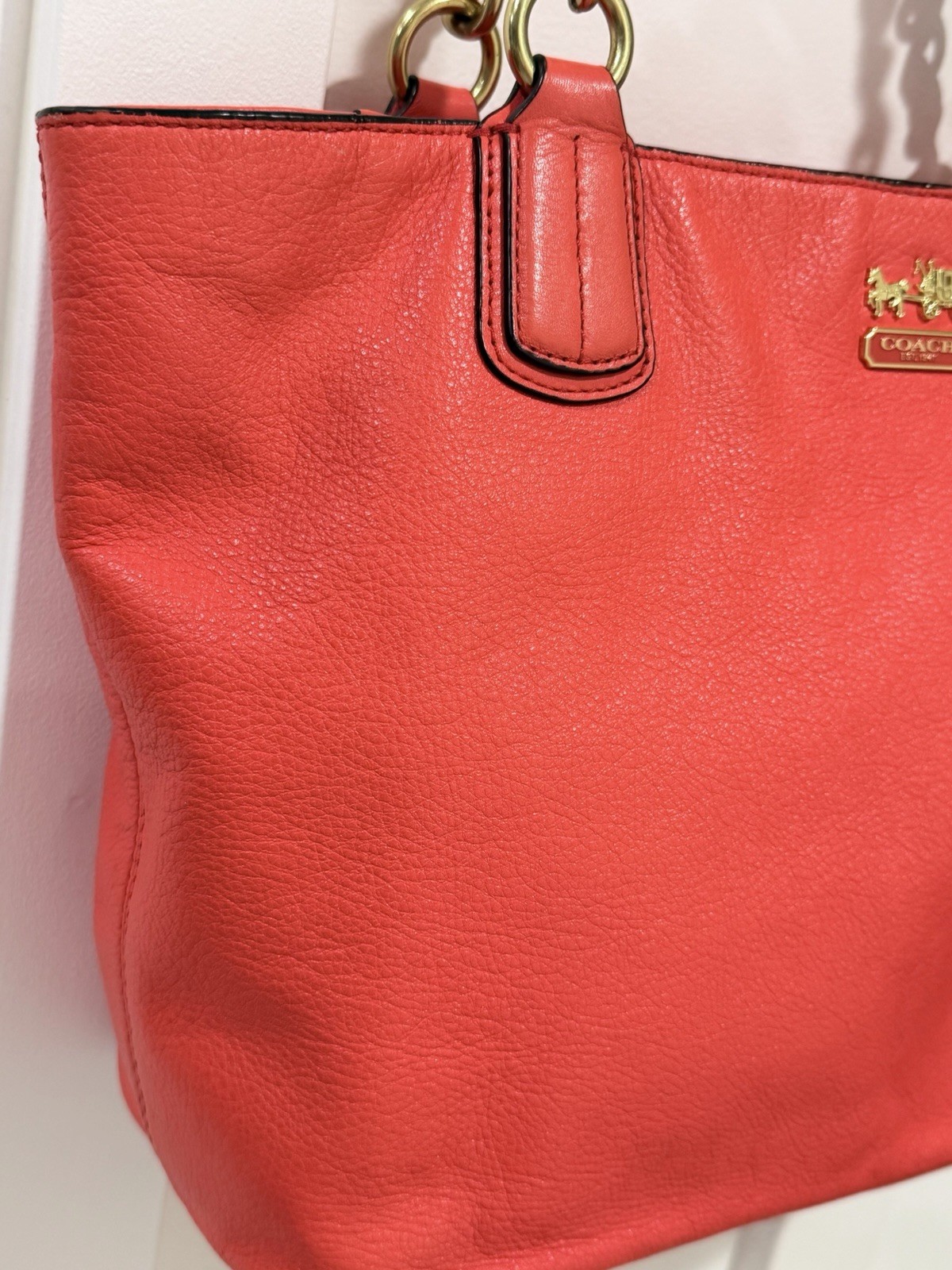 ✨ Coach Madison Leather East/West Chain Tote
