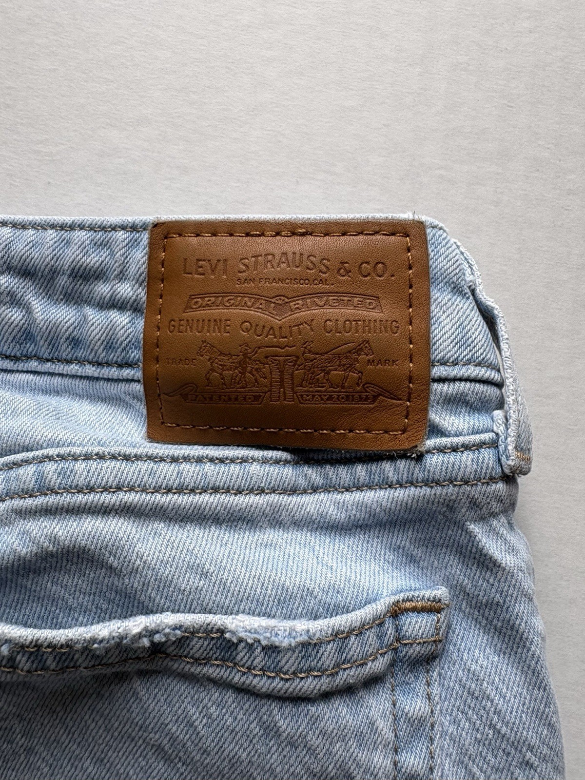 ⁠Levi’s Premium Low Pitch Straight Jeans W25 L31 Light Wash Distressed Denim⁠
