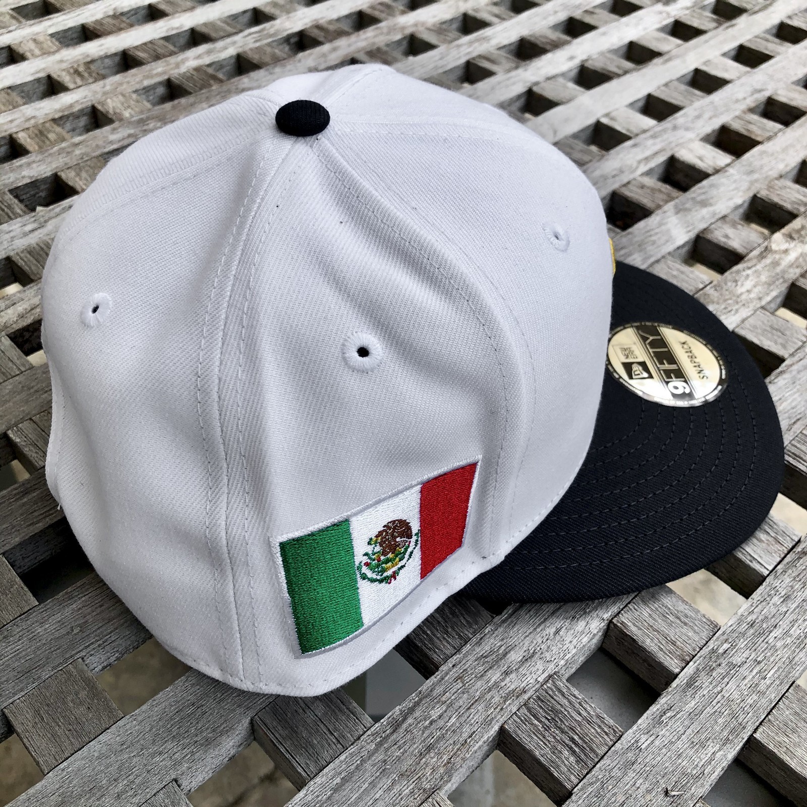 Chivas de Guadalajara Mexico Flag Patch New Era 9FIFTY 2 Tone Snapback Hat