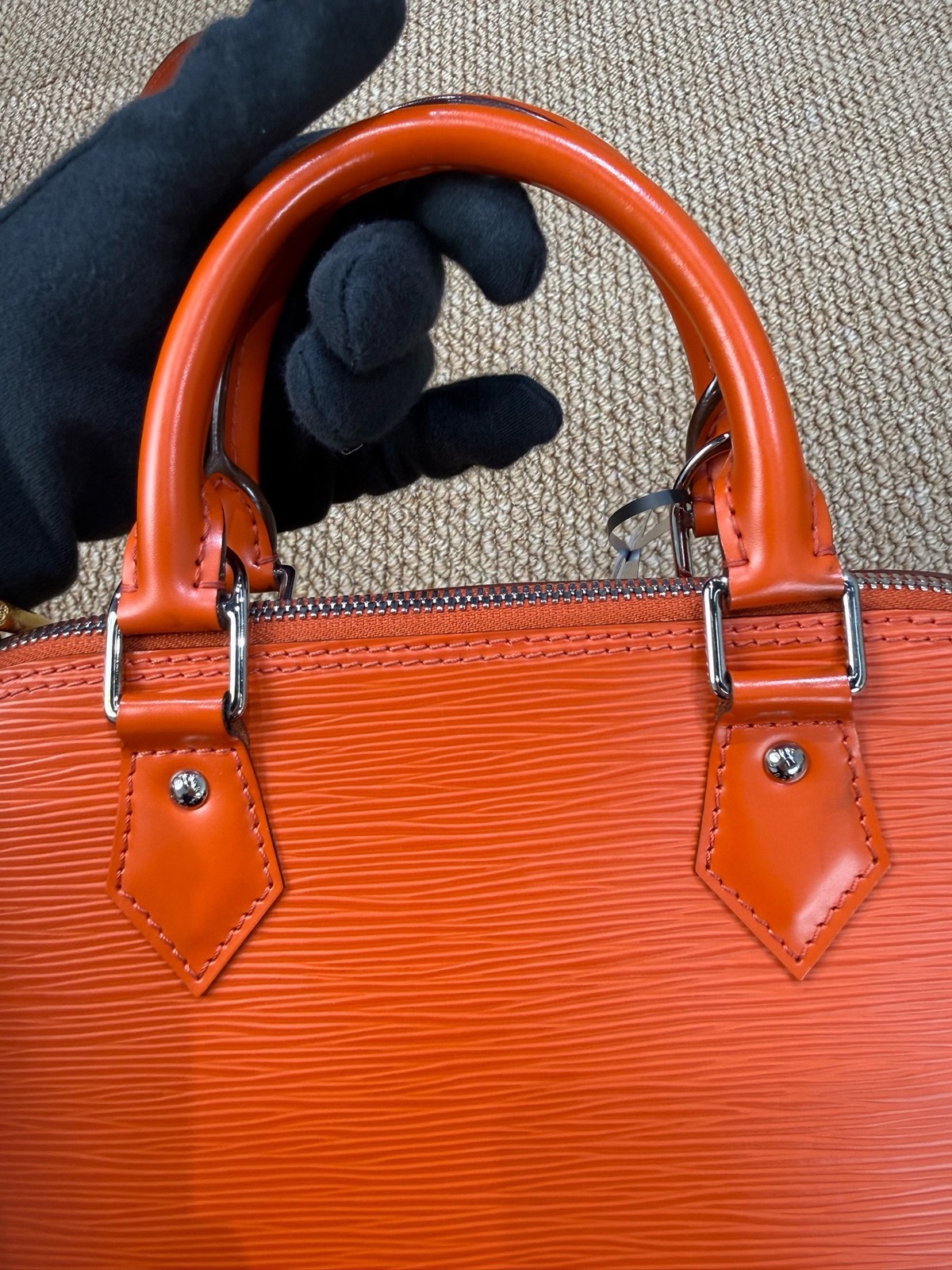 Louis Vuitton Pre-Owned Authentic Luxury Handbag 32×23 Shell