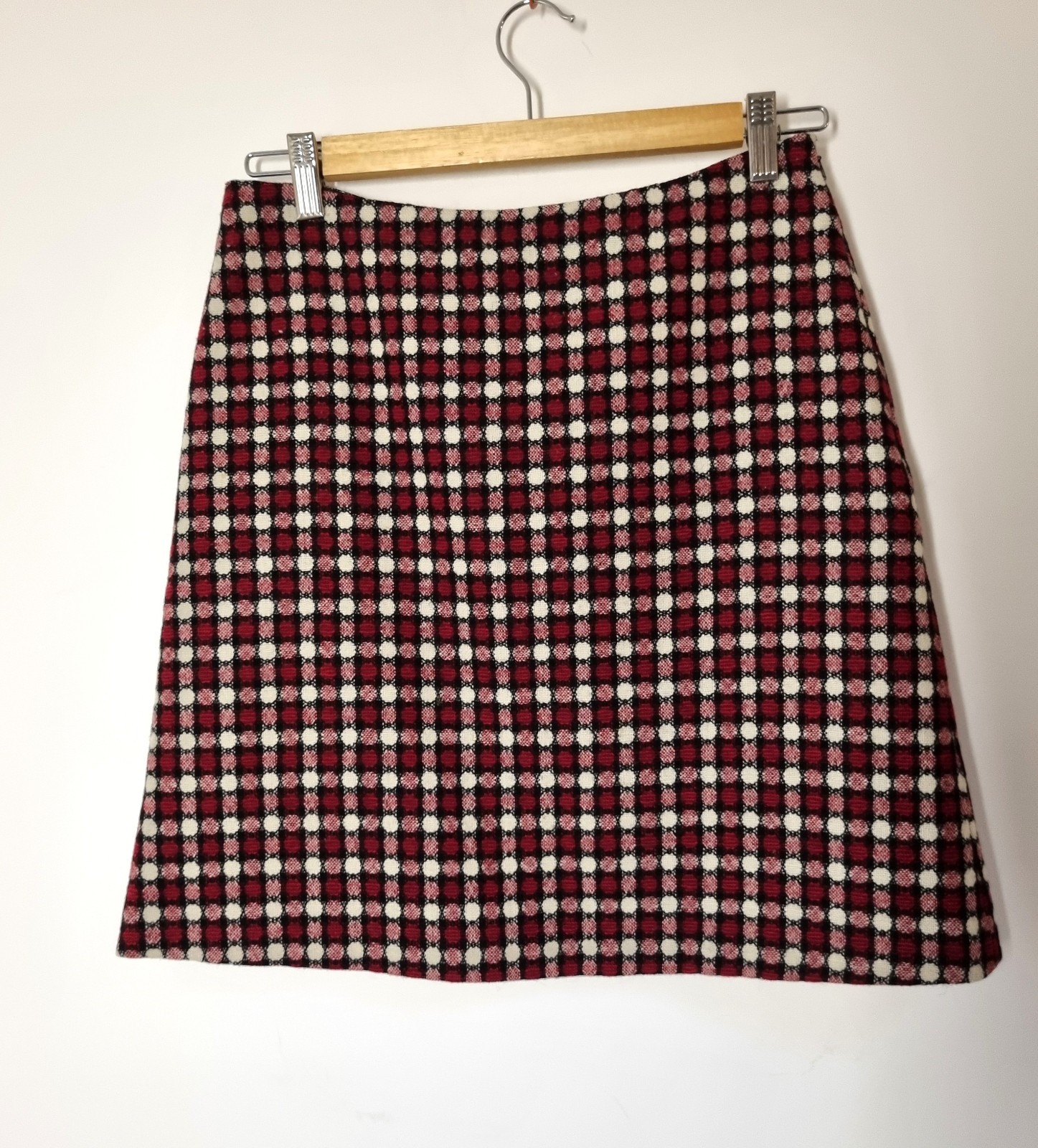 Hobbs Tweed Skirt Size 8 Waist 28 in Red White Black Cirrcle Check Wool