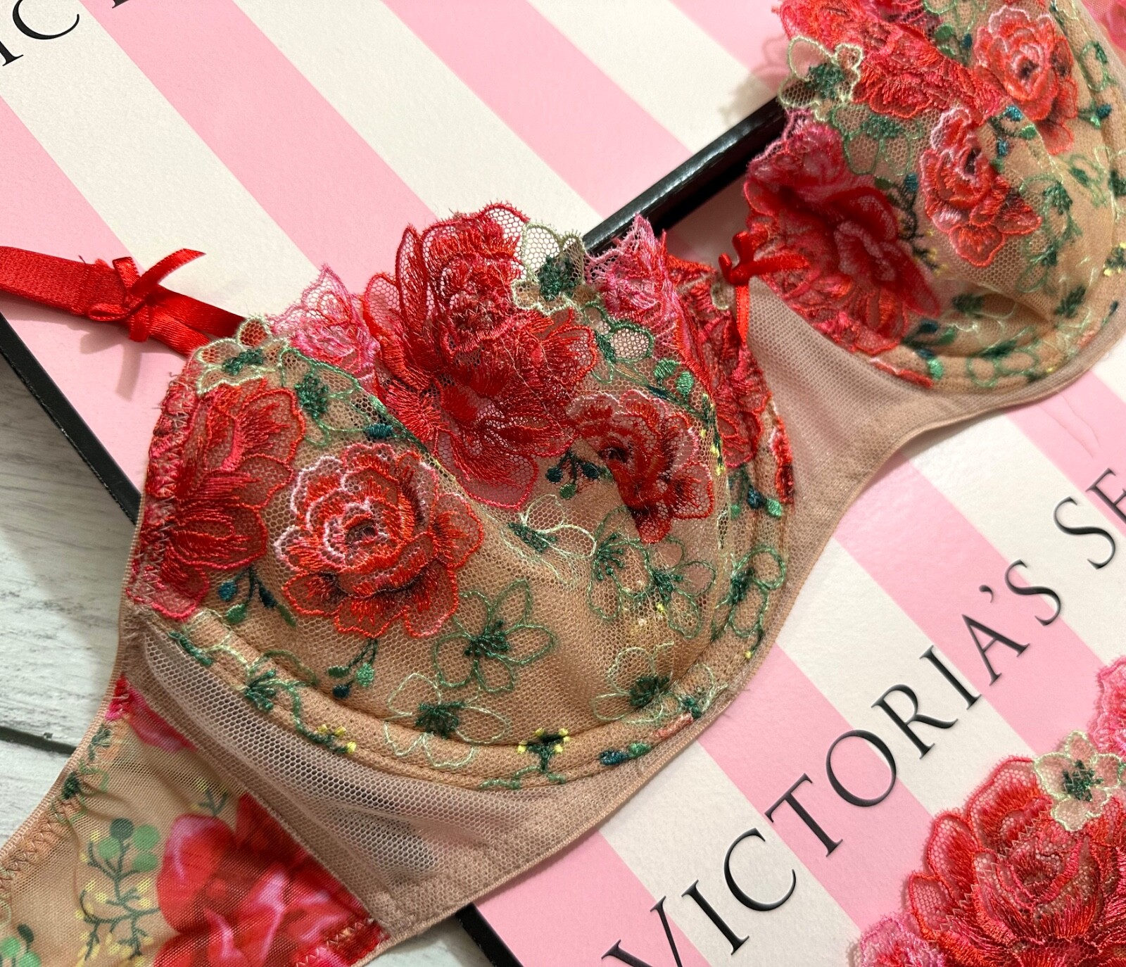 Victoria’s Secret Dream Angels Floral Embroidery Unlined Bra Thong Set Orange