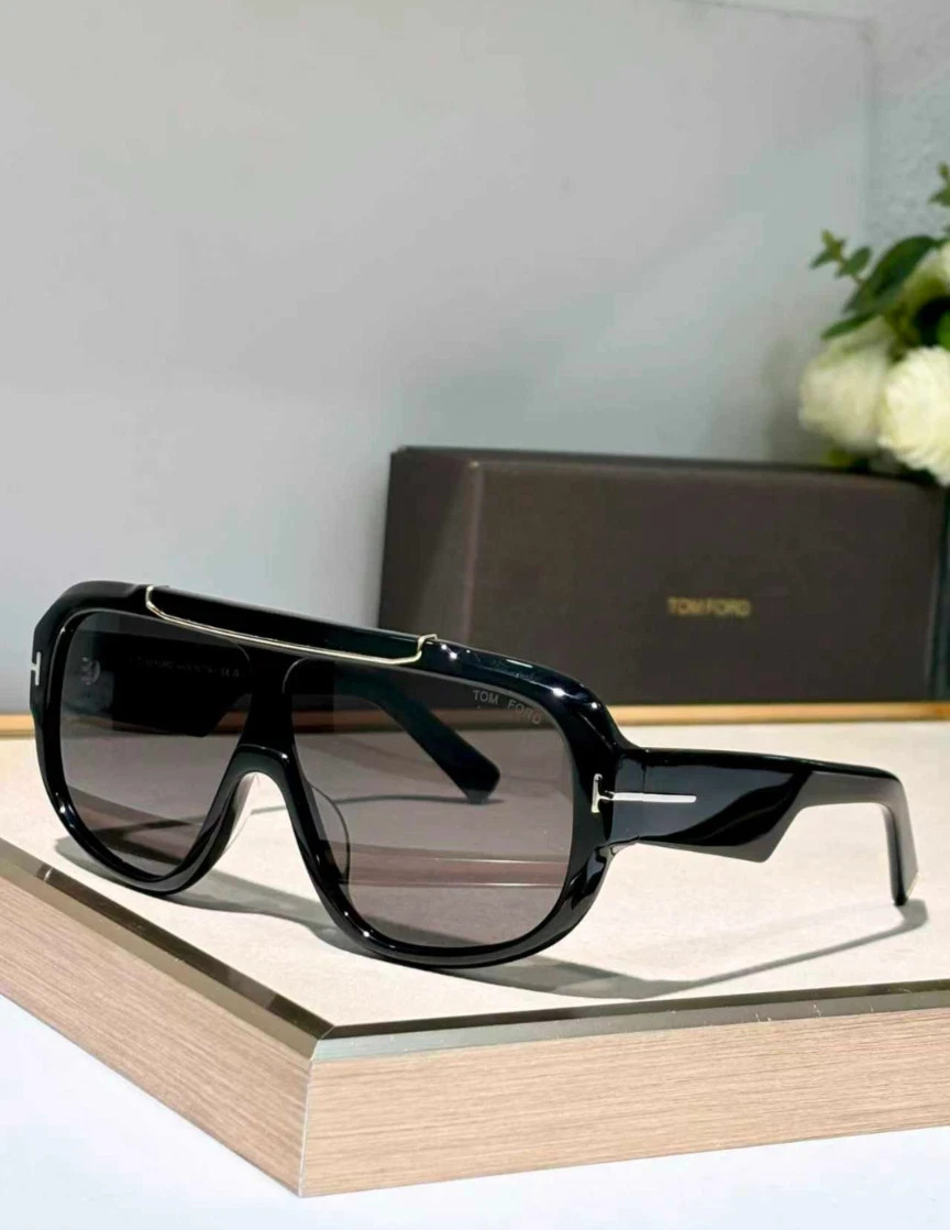 Tom Ford Rellen Mask Sunglasses TF1093 Black/Gray 71-7-120mm New