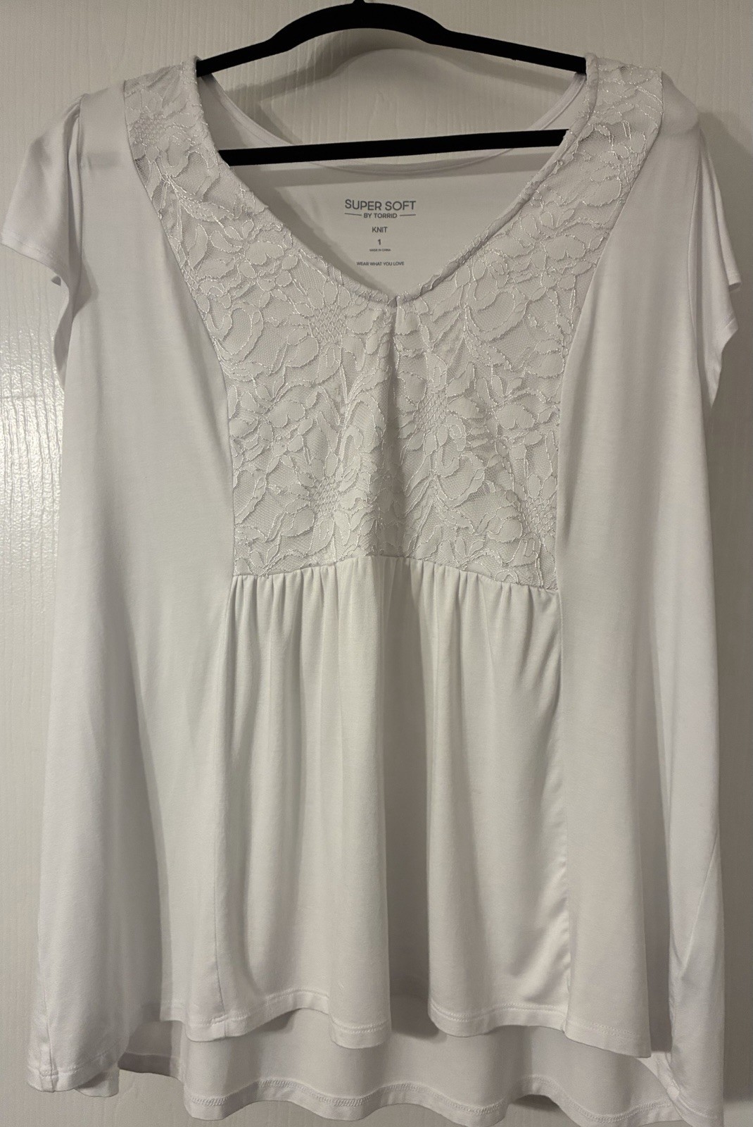 Torrid Solid White Lace V-Neck Sleeveless Babydoll Top Blouse – Size 1 (14)