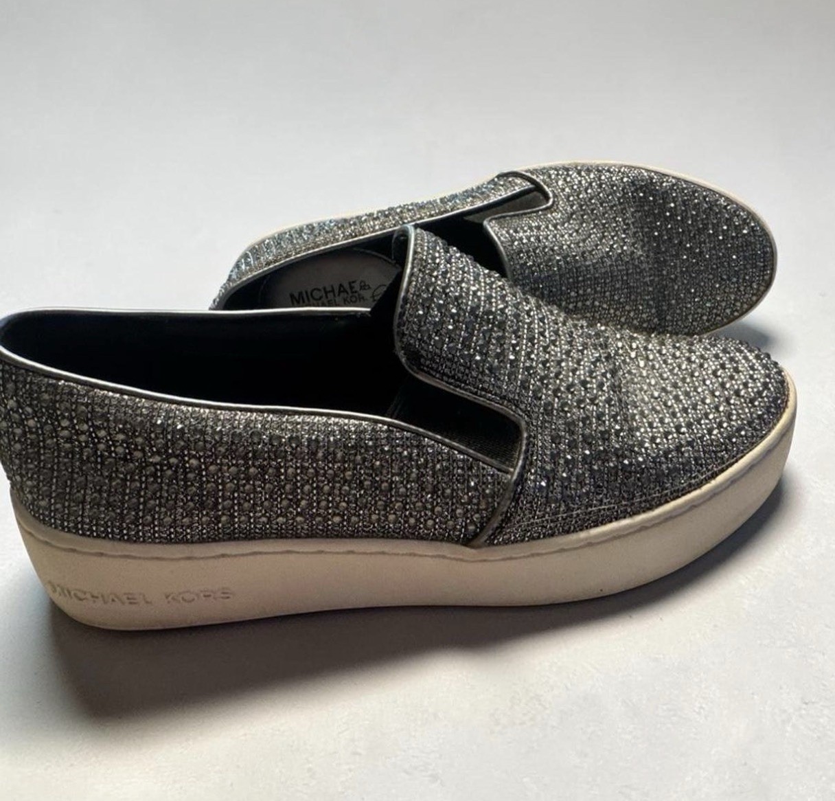 MICHAEL KORS Women’s Silver Glitter Slip-On Flats Round Toe Synthetic Size 6