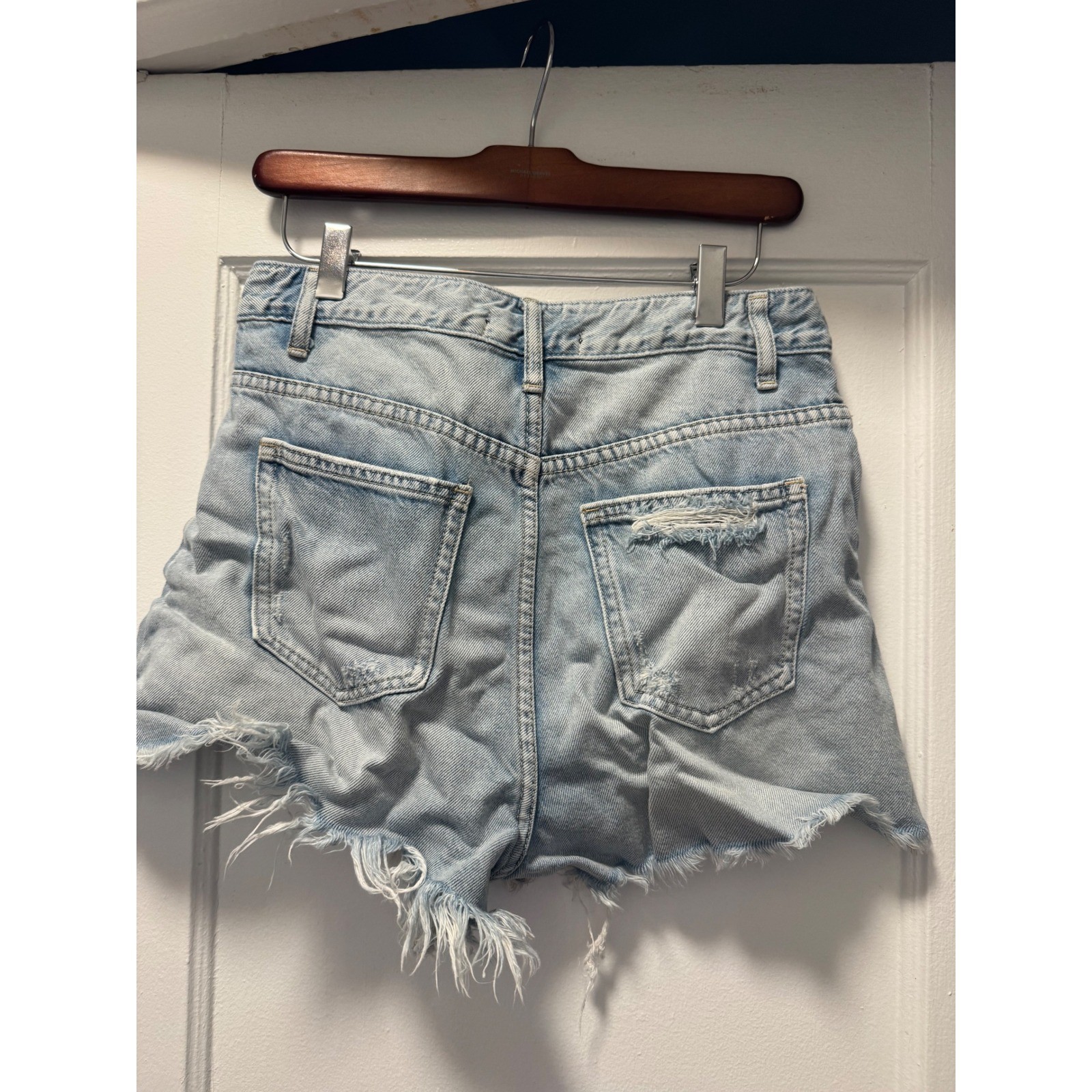 219 Two One Nine Womens High Waisted Distressed Denim Shorts Light Wash Blue L
