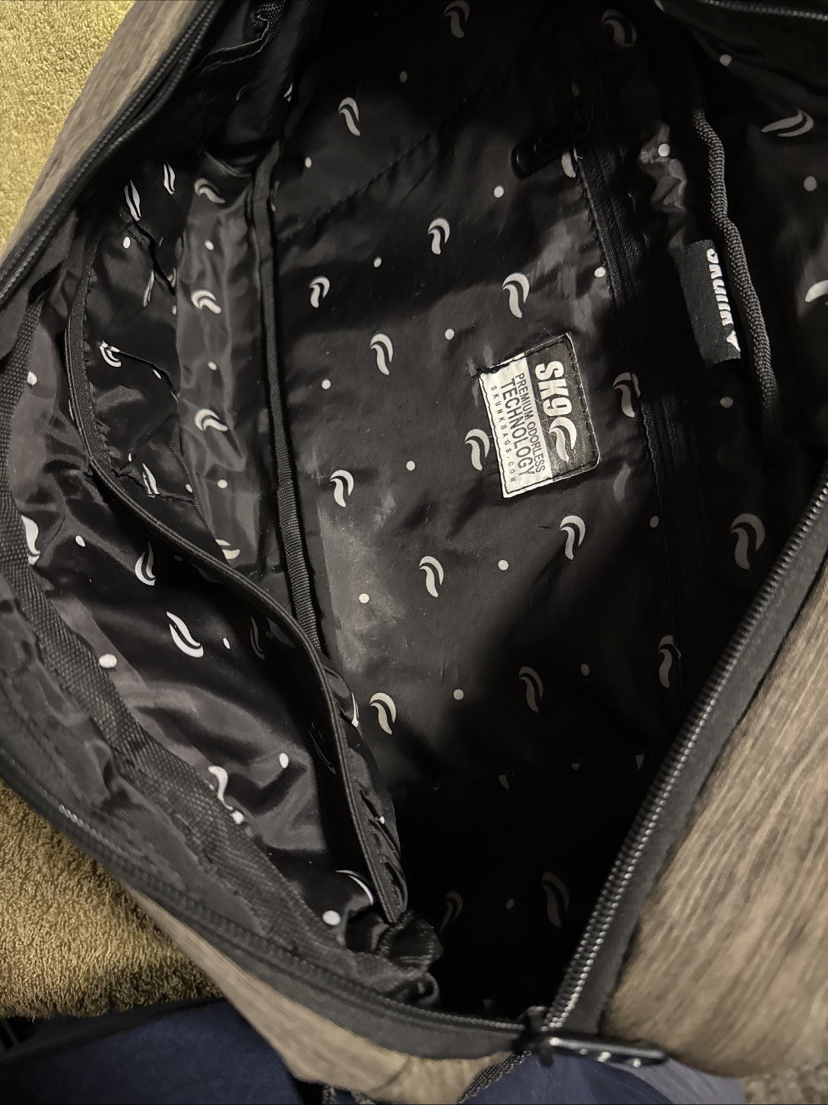 Skunk Sling M Smell Odor Weather Proof Stash Bag Carbon Lining