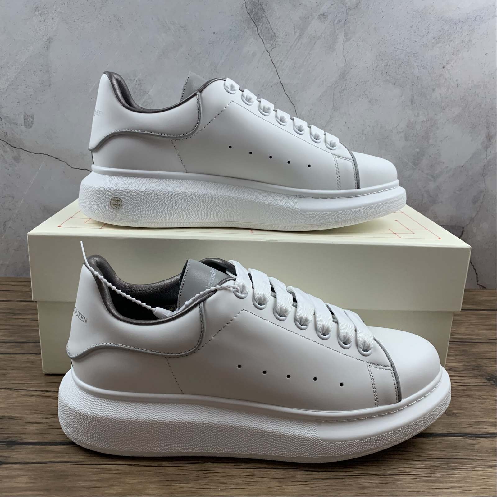 Alexander McQueen White Silver Edge Platform Leather Casual Sneakers For Men Wom