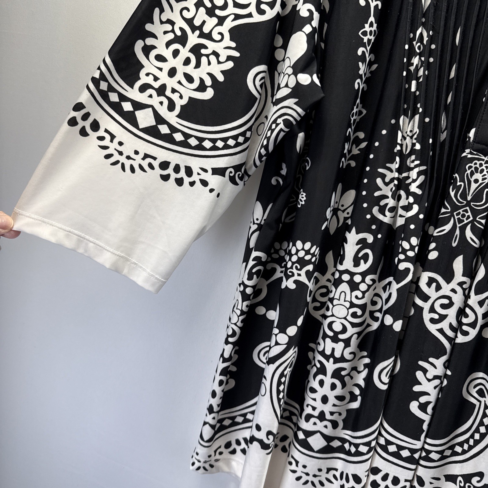 Serengeti Women’s Popover Size Plus 2X Black White Paisley Buttons 3/4 Sleeves