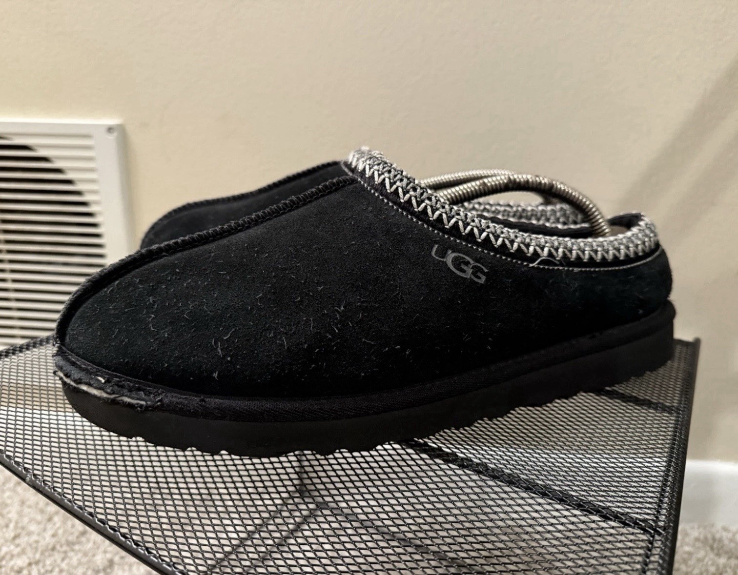 Ugg Tasmin Slippers Black Suede Mens 7.5 Womens 9 runs LARGE Stretched Broken In