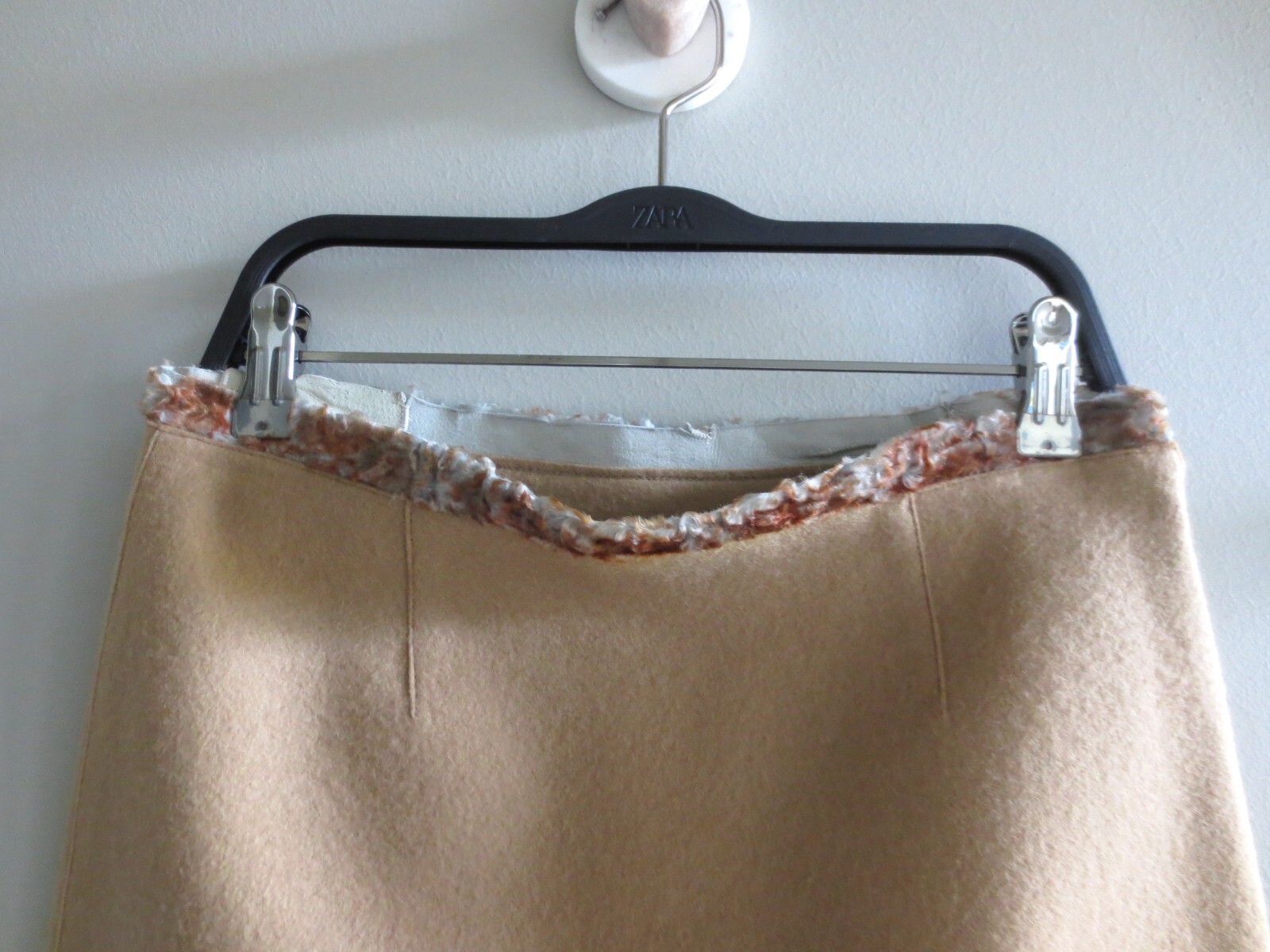 AUTH FENDI 100% WOOL PENCIL MIDI SKIRT IN CAMEL Sz-40 $1050