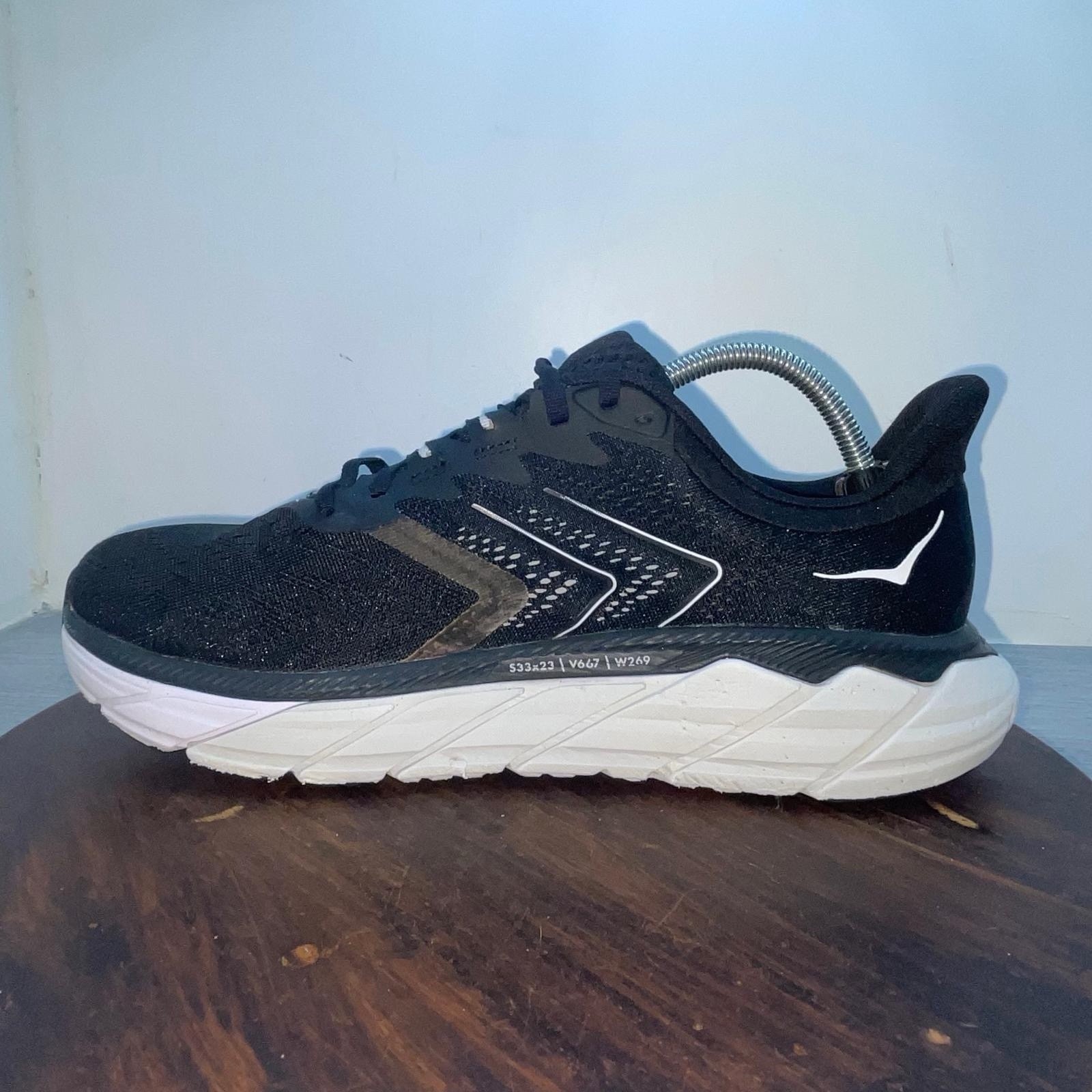 Hoka One One Mens Arahi 5 1115010 BWHT Black Running Shoes Sneakers Size 9.5D