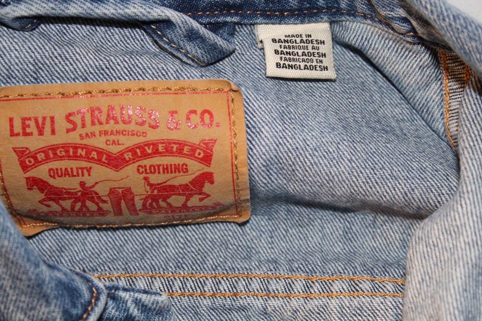 Levi’s Men’s Trucker Jacket Denim, Size Small, 100% Cotton made in Bangladesh