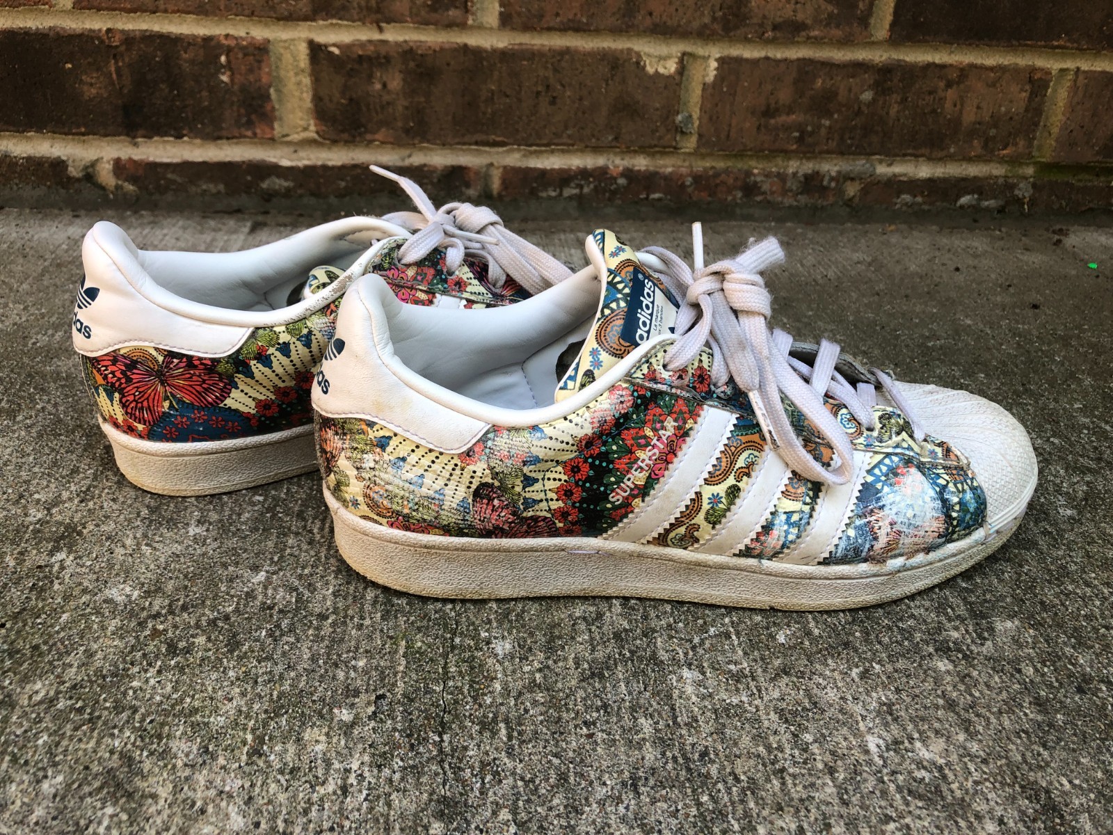 Adidas sneakers kicks women’s size 6.5