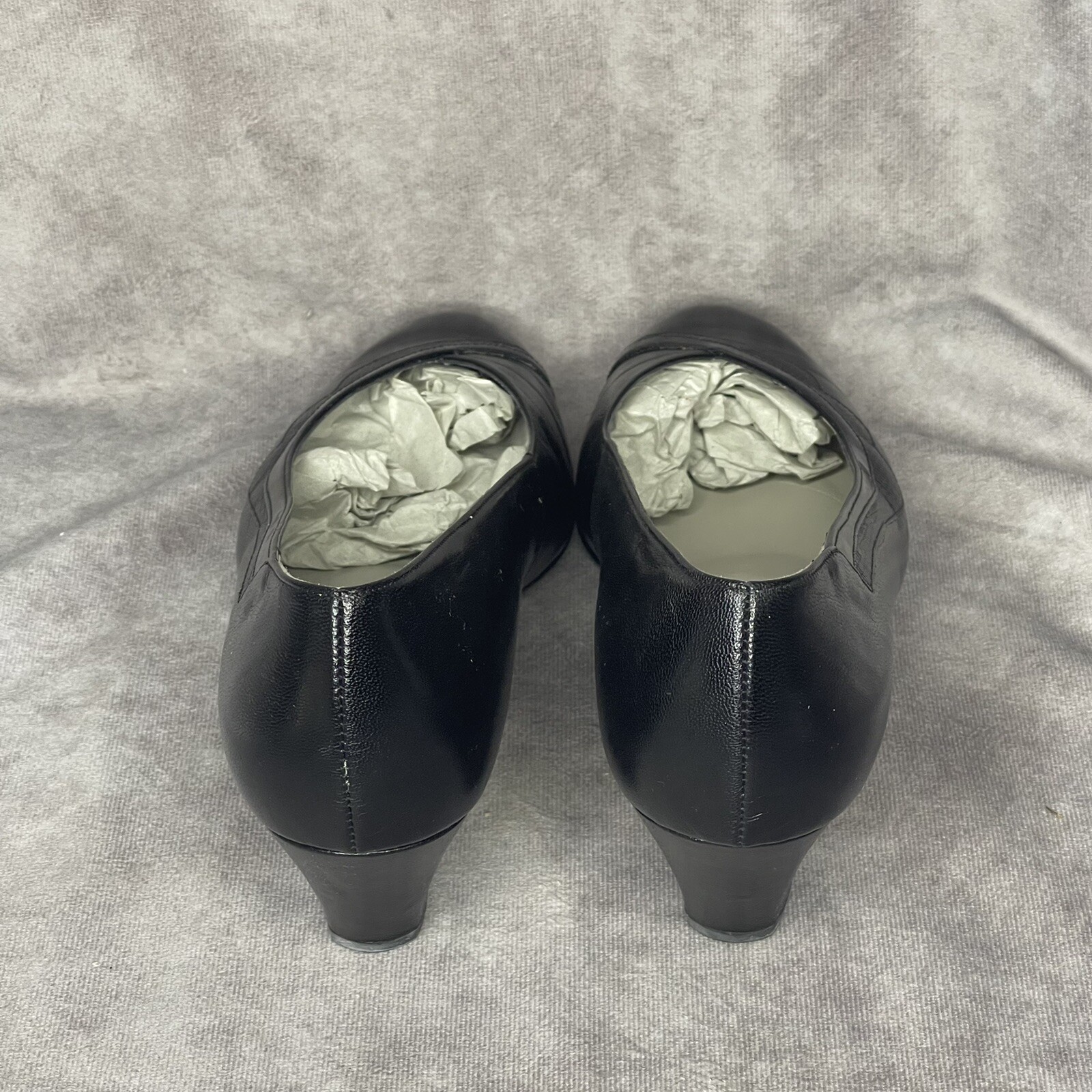 THERESIA M. Celeste Women’s 6 Black Leather Pumps Heels EUC