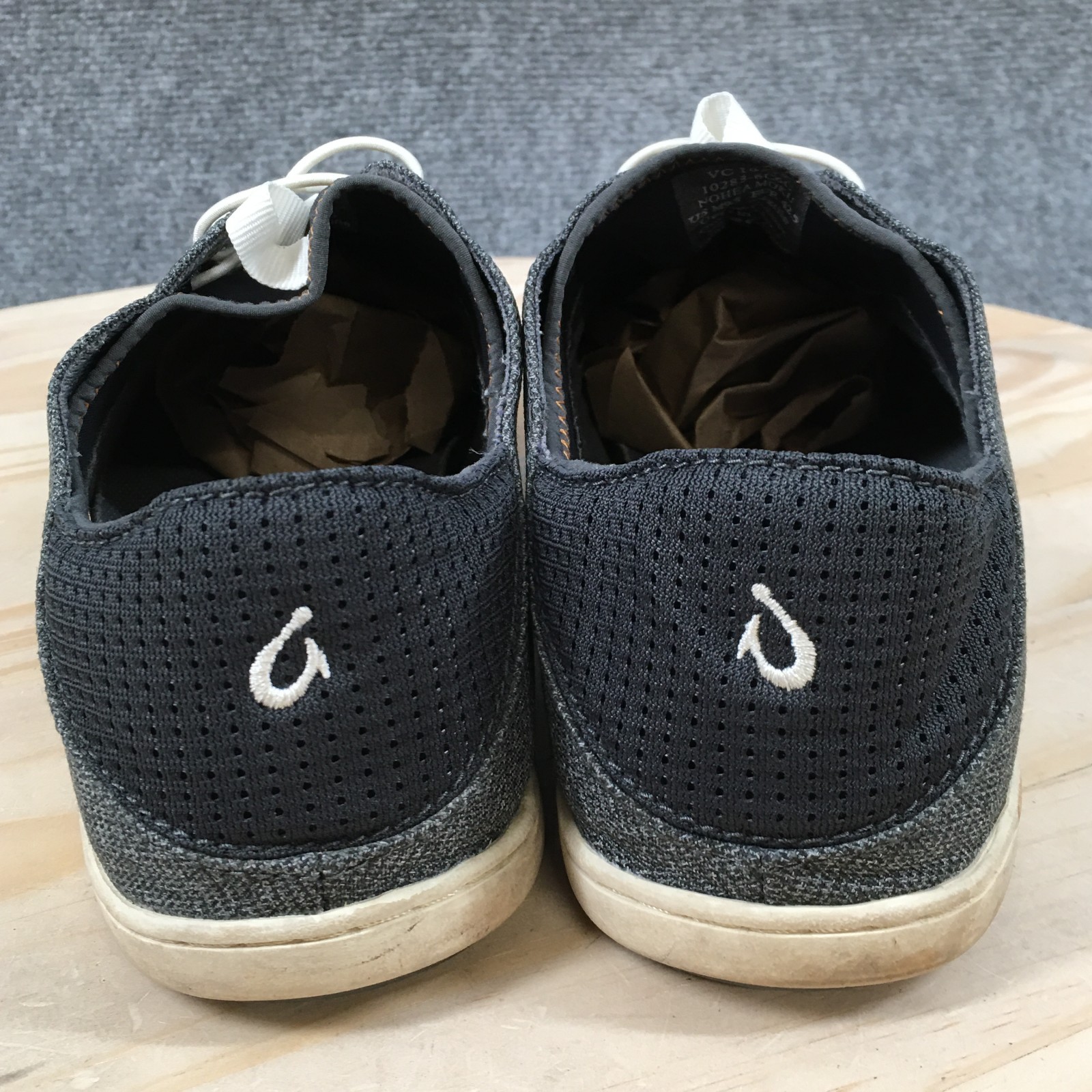 OluKai Shoes Mens 9.5 Black Nohea Moku Casual Sneakers Mesh Lace Up Low Top