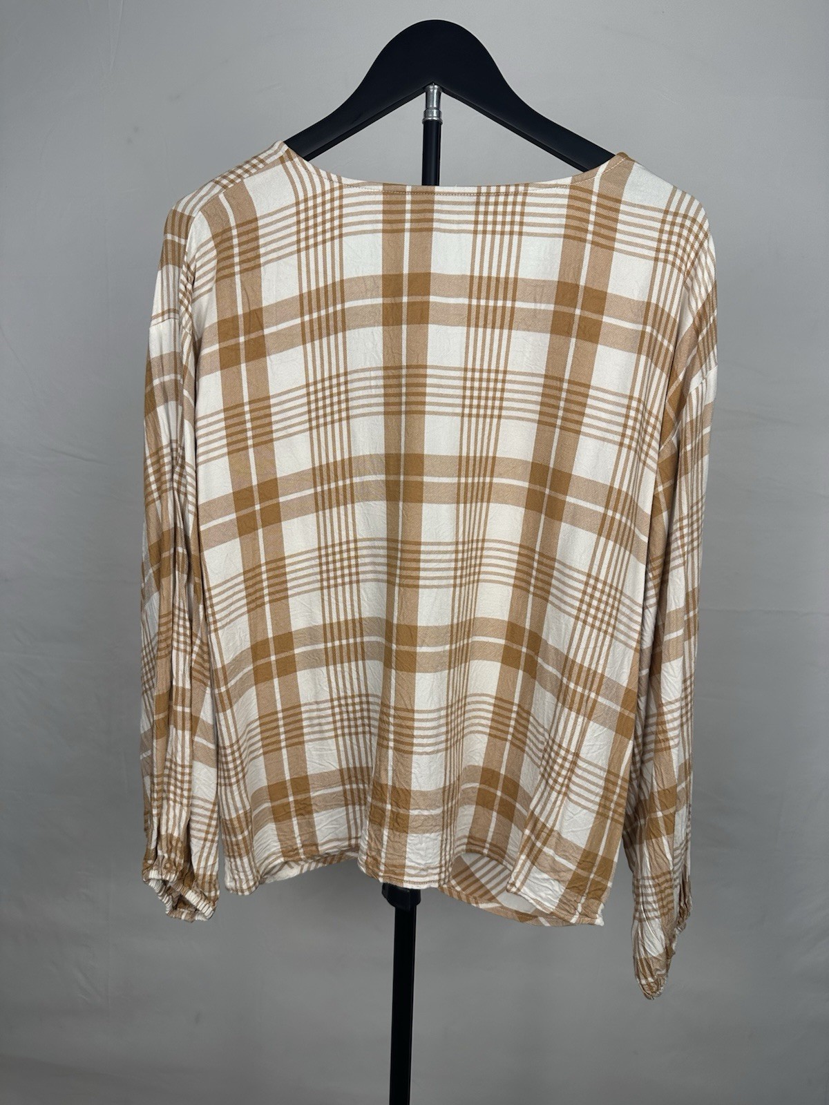 IMAN Beige/White Plaid V-Neck Twist Front Rayon Woven Blouse Long Sleeve L