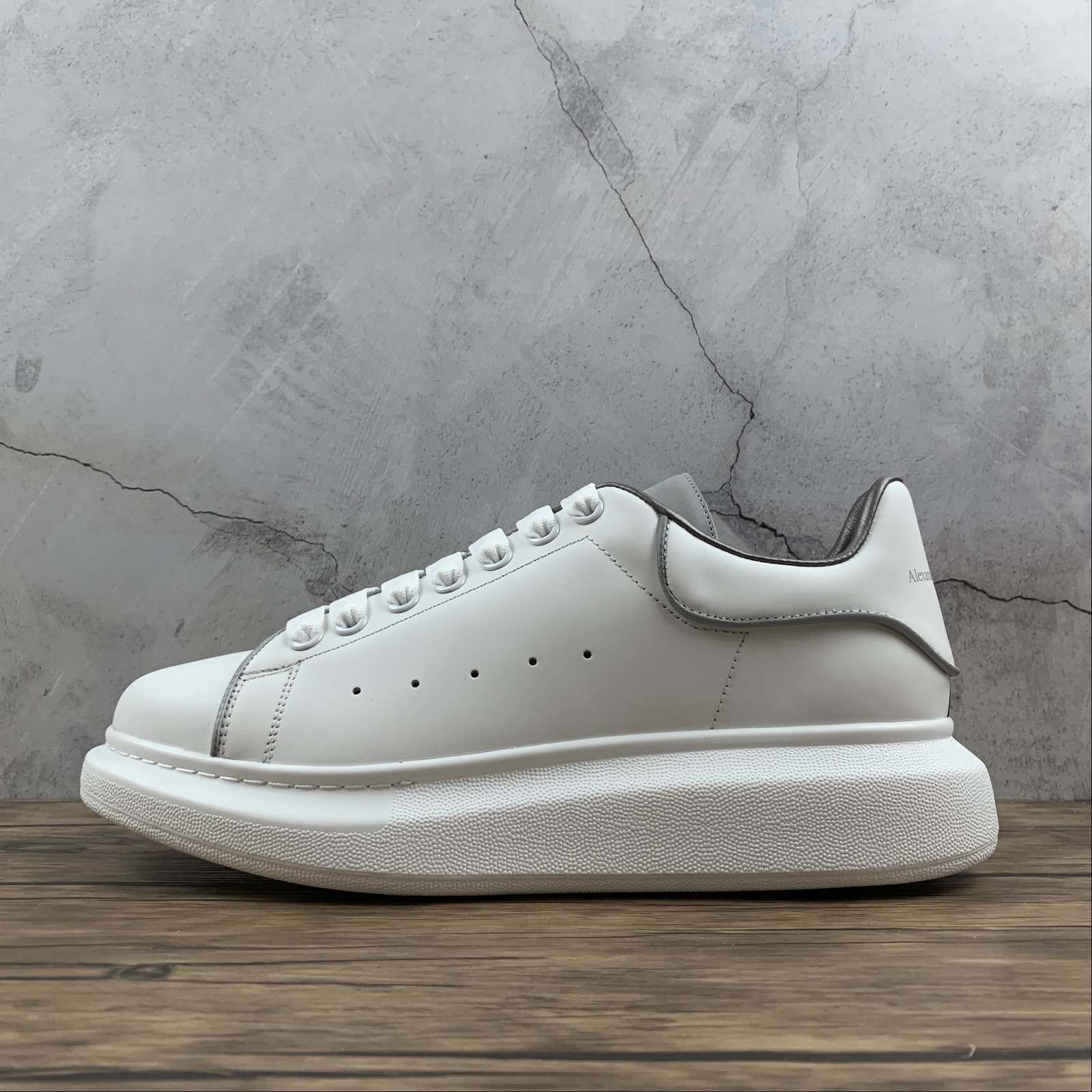 Alexander McQueen White Silver Edge Platform Leather Casual Sneakers For Men Wom