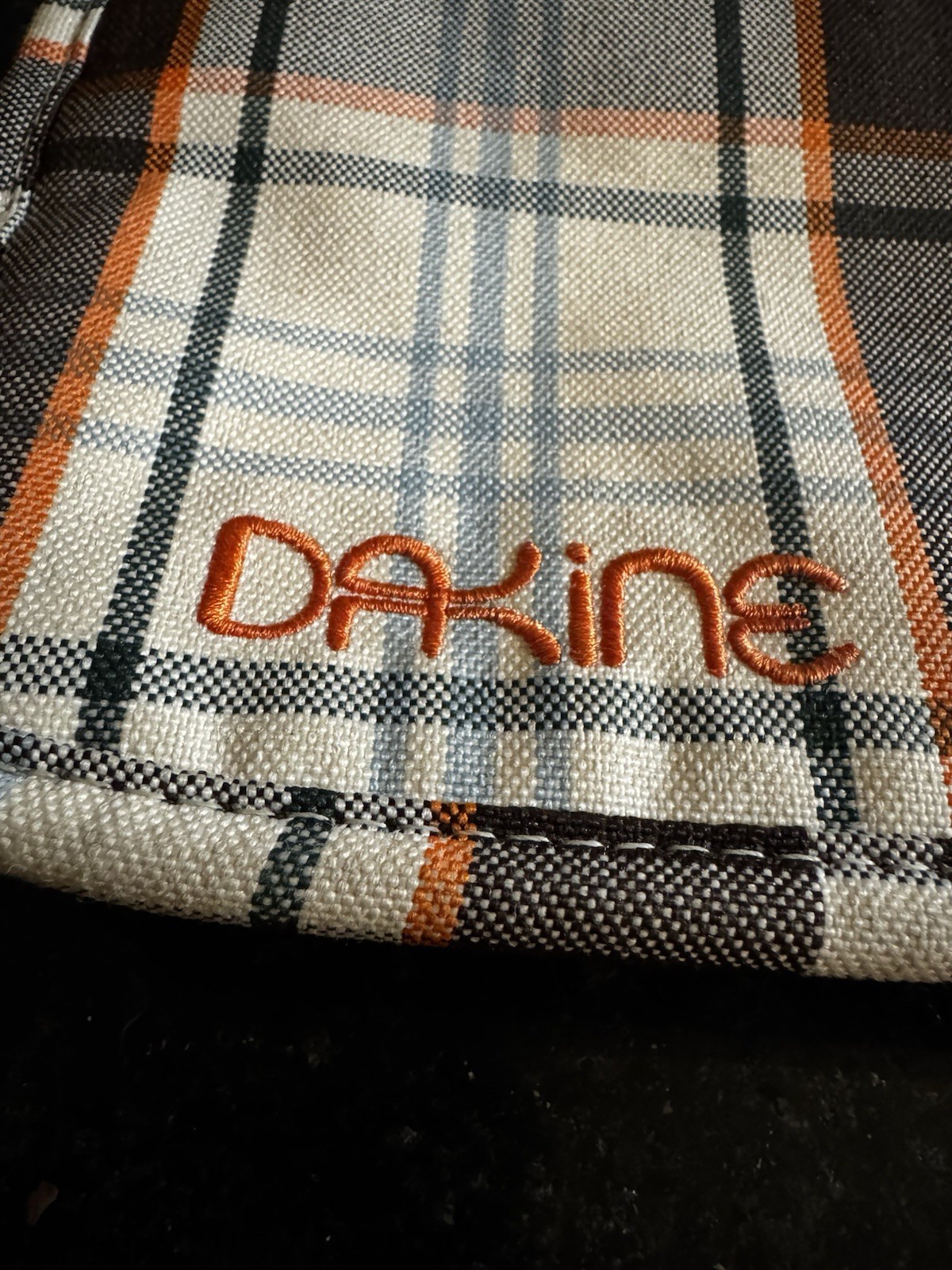 Dakine Brand Large Wallet Zippered Plaid Multiple Pockets Zippered Pouches