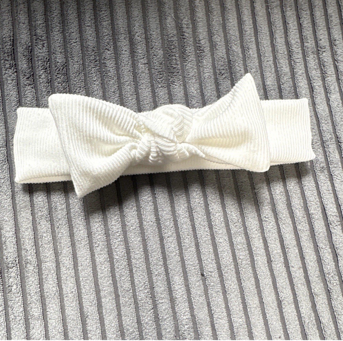 White Handmade Knot Bow Baby Headband Stretch (6-12 mo)