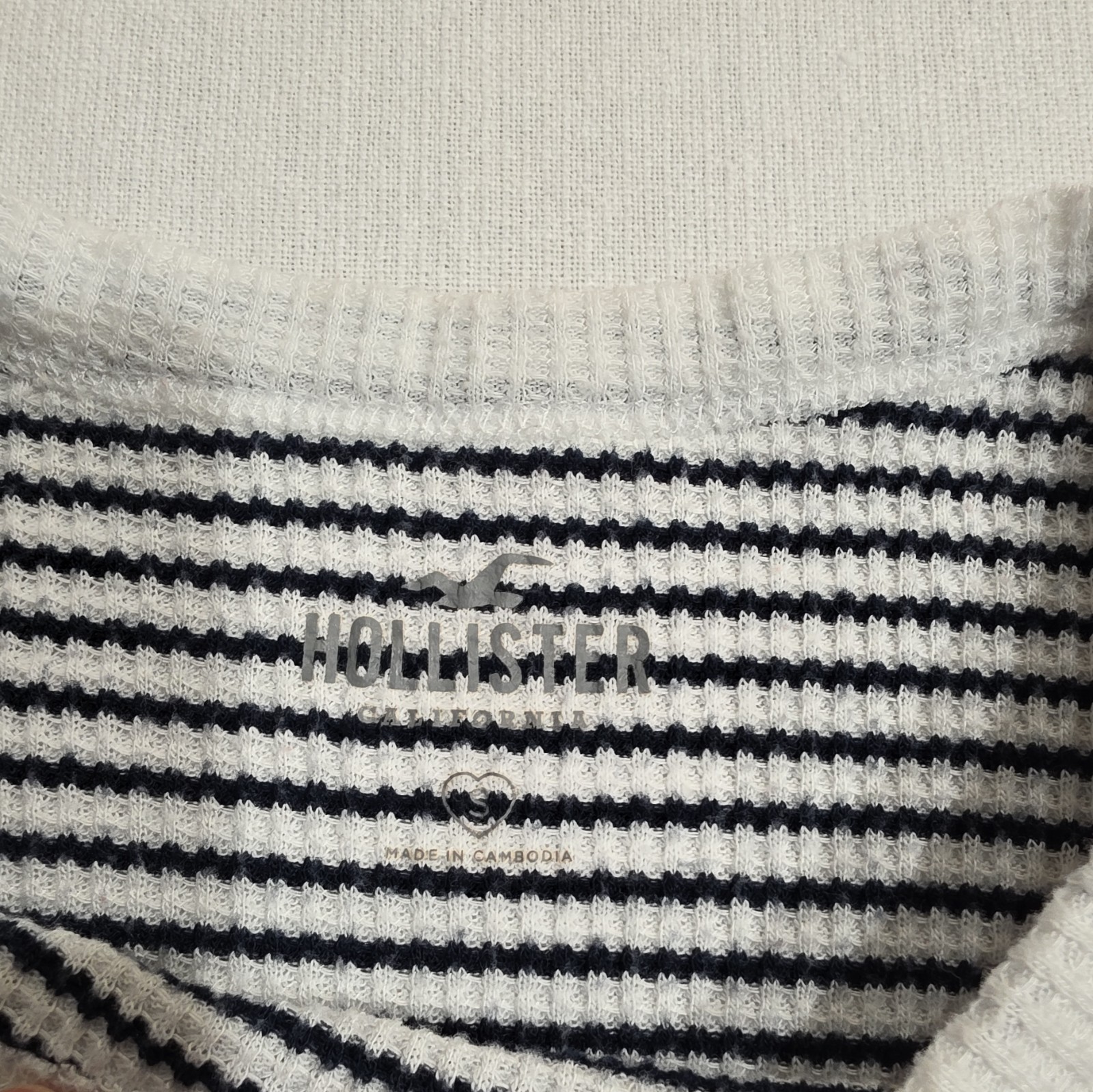 Hollister: Stripe Women’s T-Shirt/Top