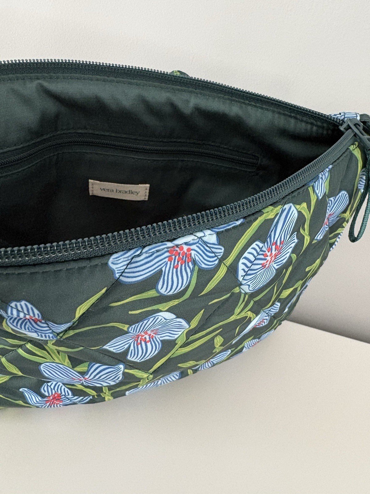 Vera Bradley NWT Large Hipster Crossbody in Ultralight CHARLOTTE STEMS Green