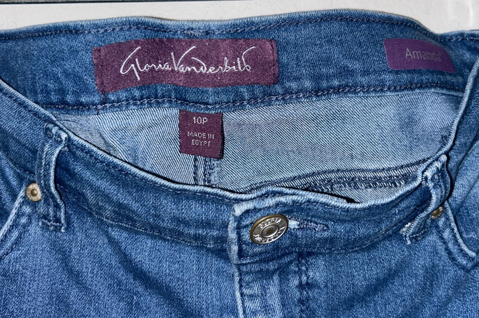 Woman’s Gloria Vanderbilt Amanda Jeans Size 10 P Short Blue Straight Leg